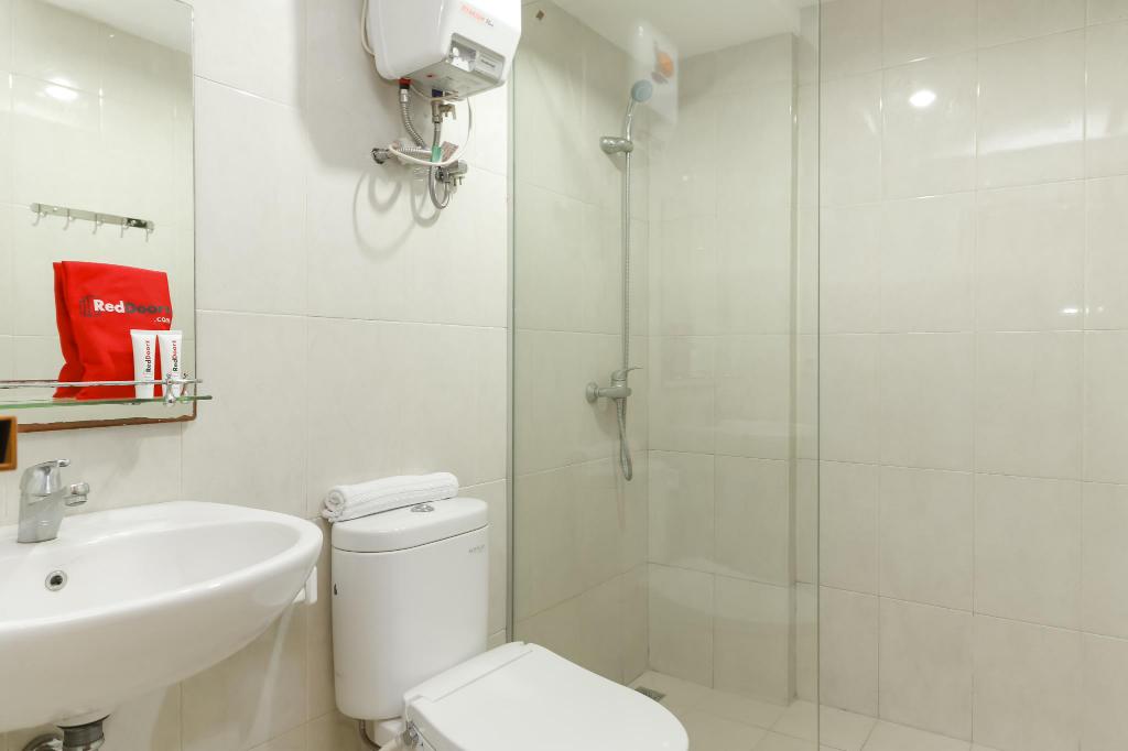 Reddoorz Plus Near Harmoni Gajah Mada
