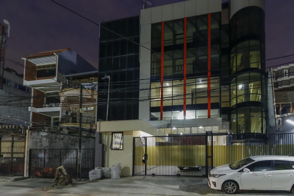 Reddoorz Plus Near Harmoni Gajah Mada