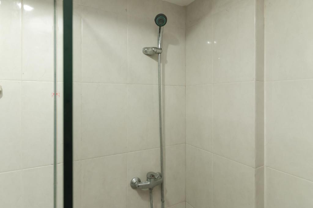 Reddoorz Plus Near Harmoni Gajah Mada