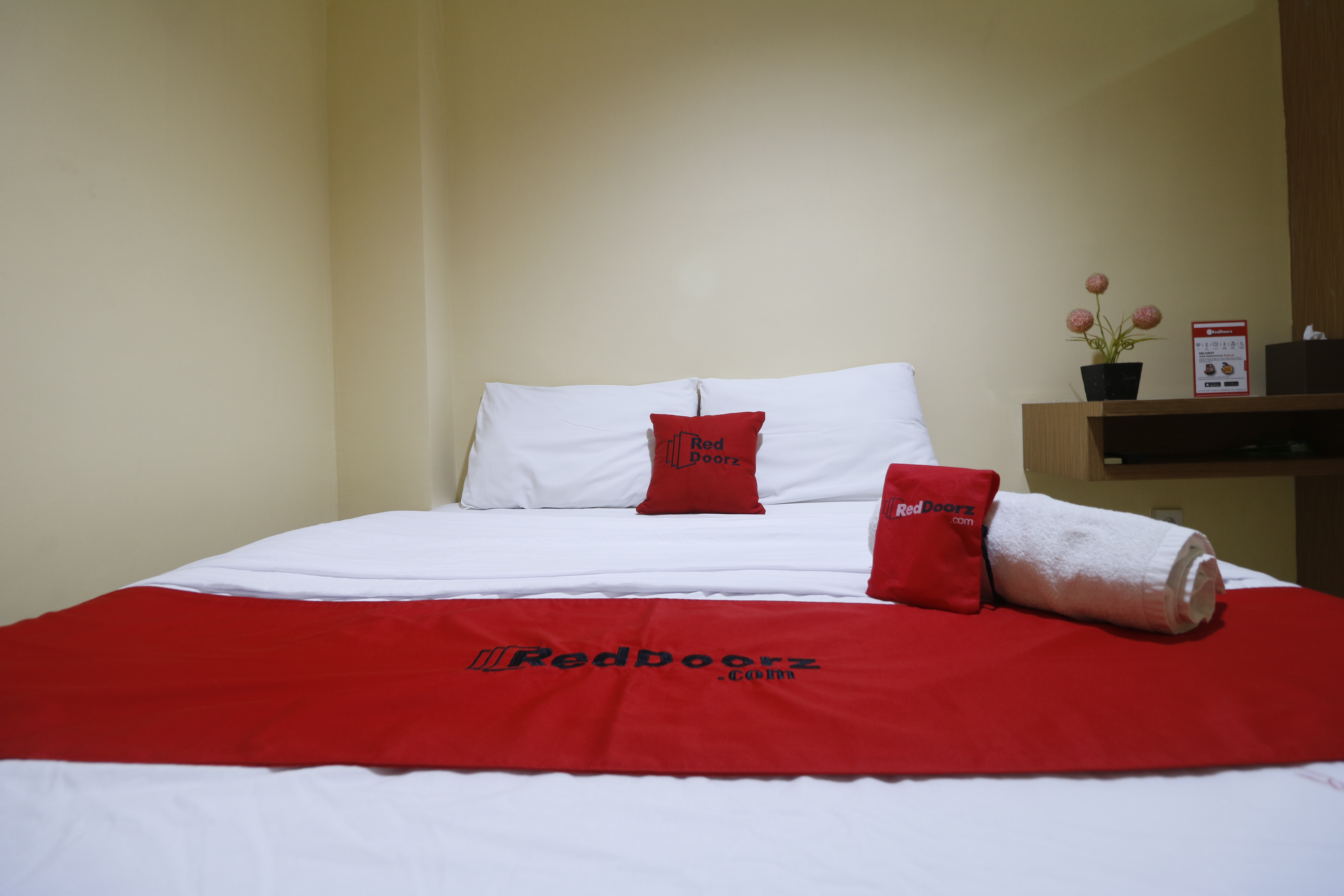 RedDoorz Plus near ITC Cempaka Mas