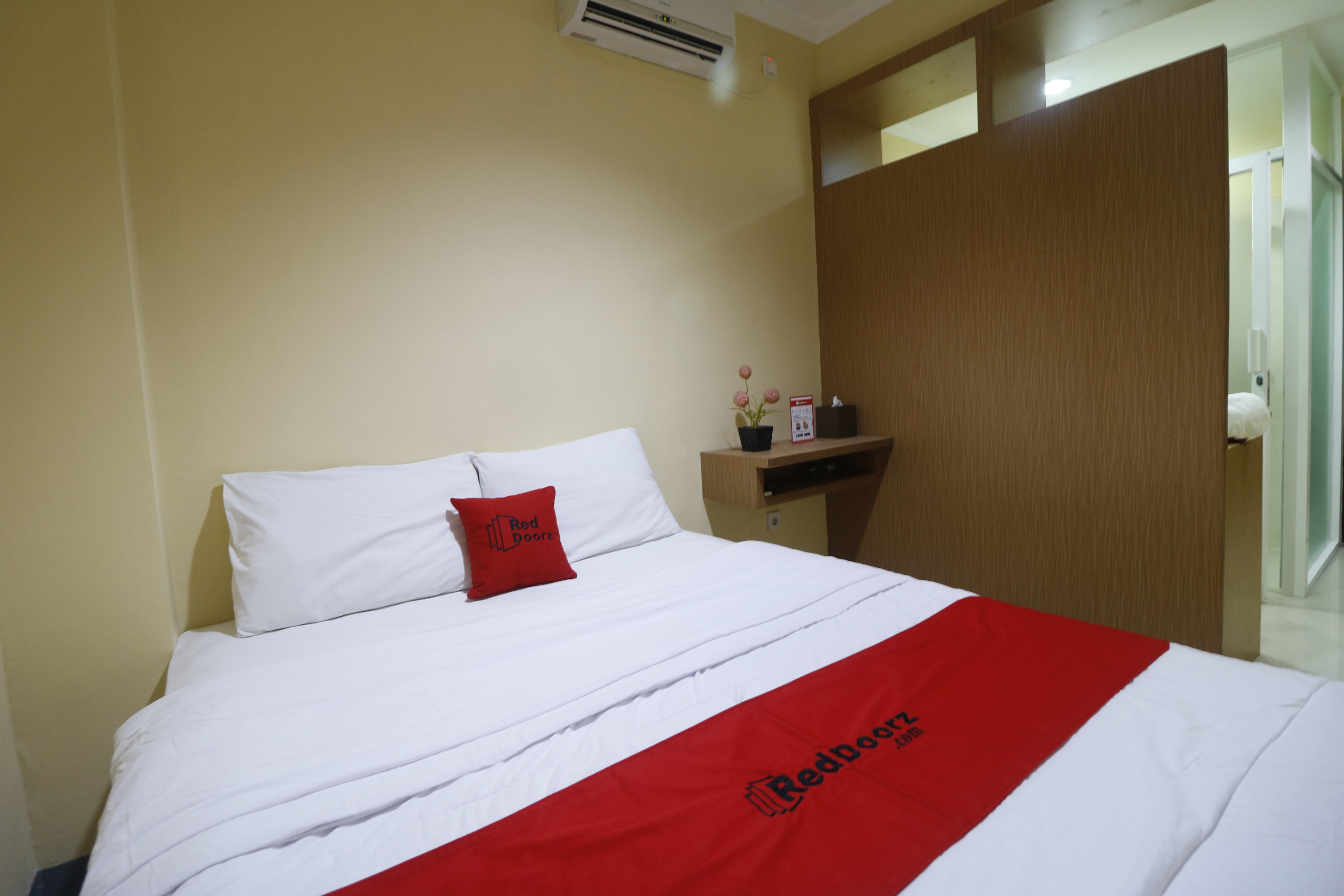 RedDoorz Plus near ITC Cempaka Mas