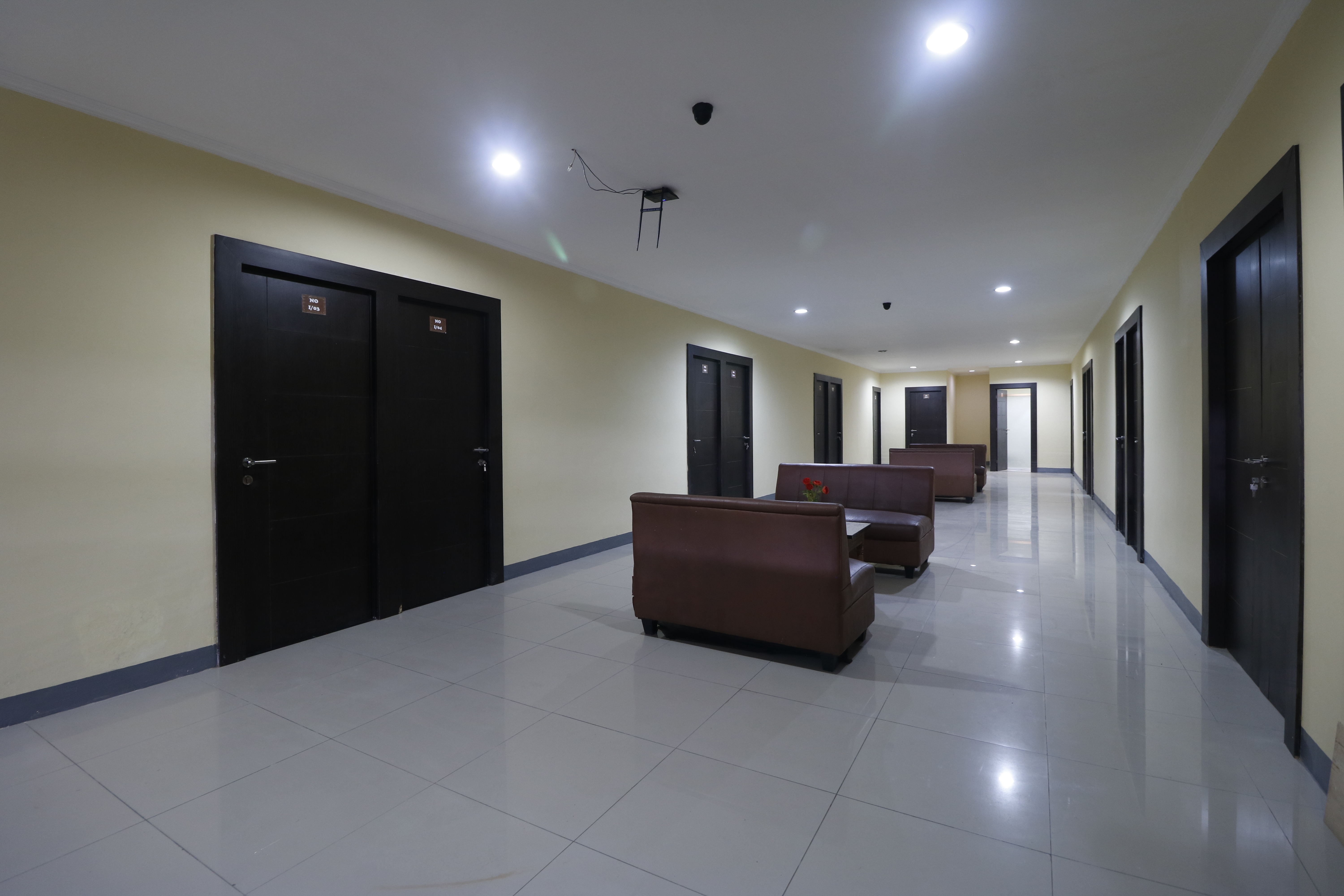 RedDoorz Plus near ITC Cempaka Mas