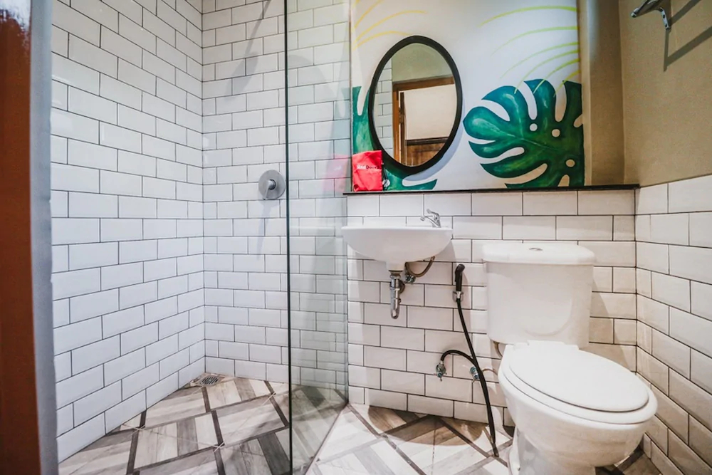 RedDoorz Plus near Mall Slipi Jaya