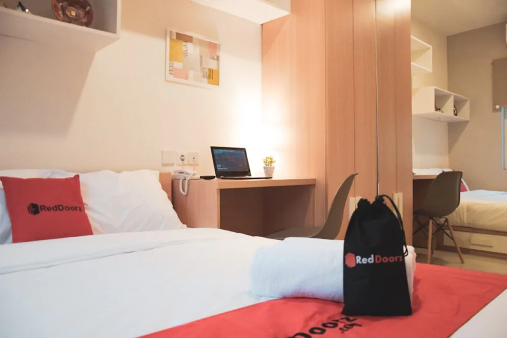 Reddoorz Plus Near Manggarai Station 3