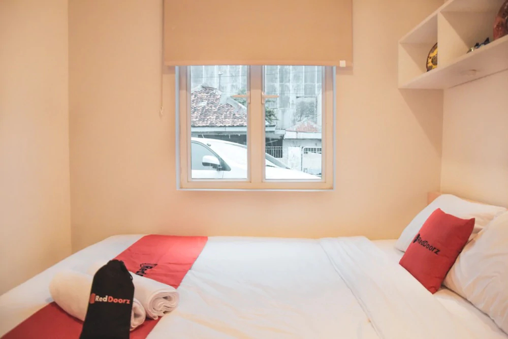 Reddoorz Plus Near Manggarai Station 3