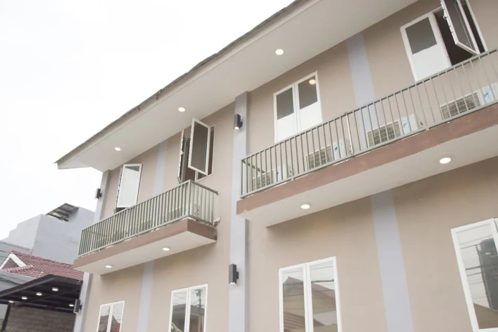 Reddoorz Plus Near Manggarai Station 3