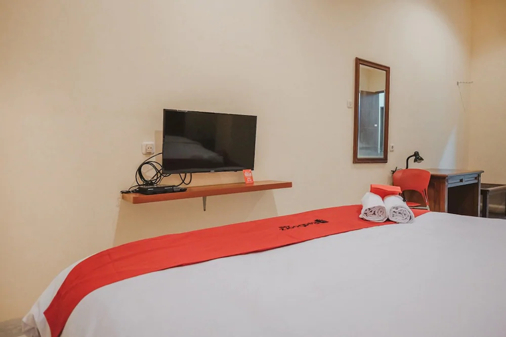 RedDoorz Plus Near Plaza Blok M