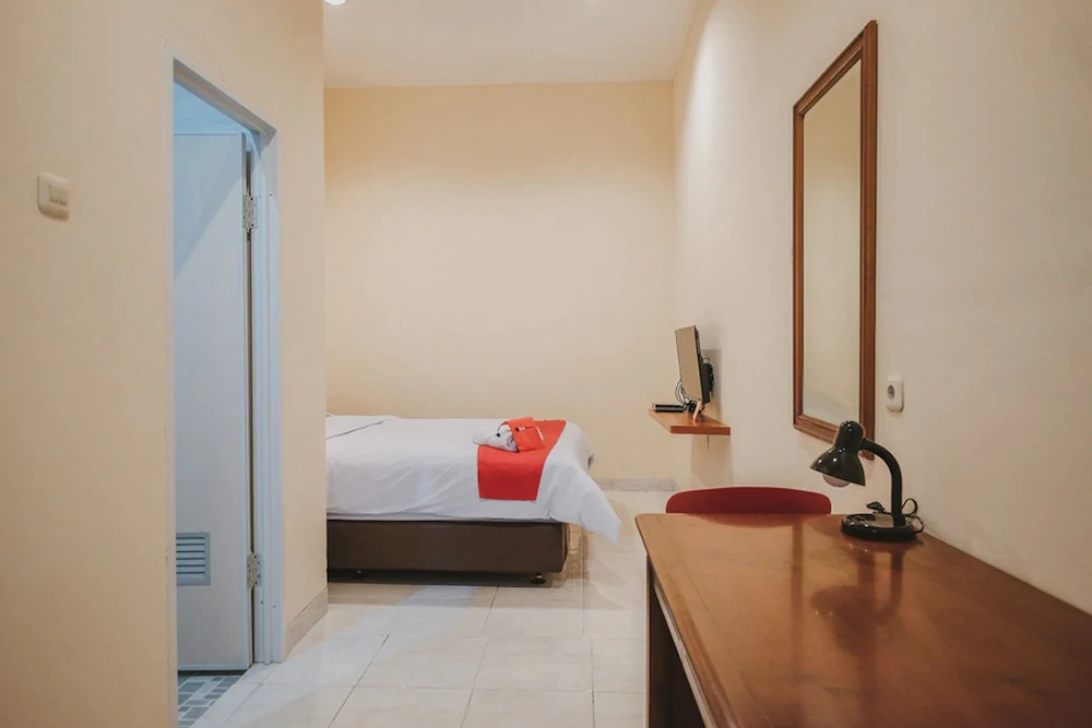 RedDoorz Plus Near Plaza Blok M