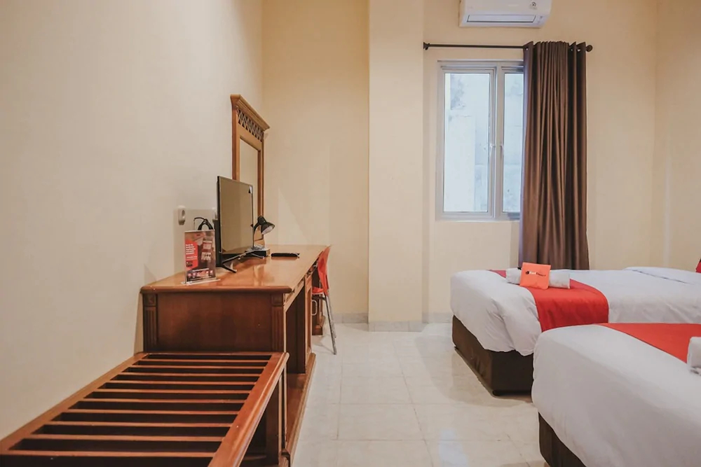 RedDoorz Plus Near Plaza Blok M