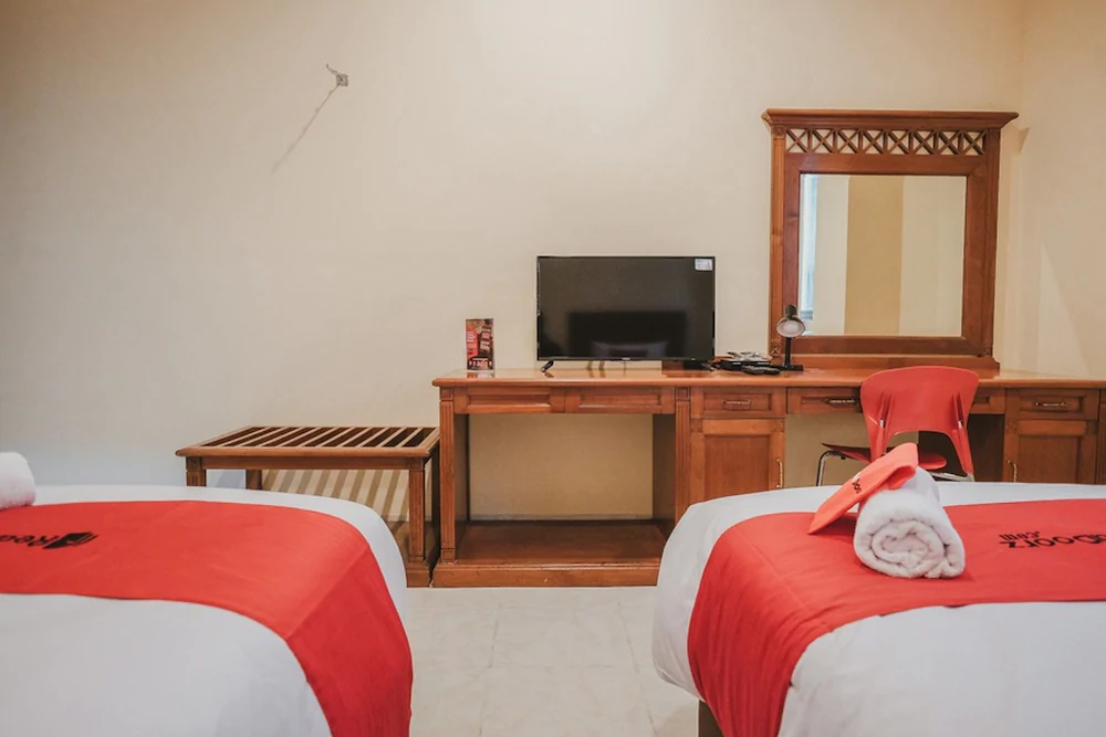 RedDoorz Plus Near Plaza Blok M