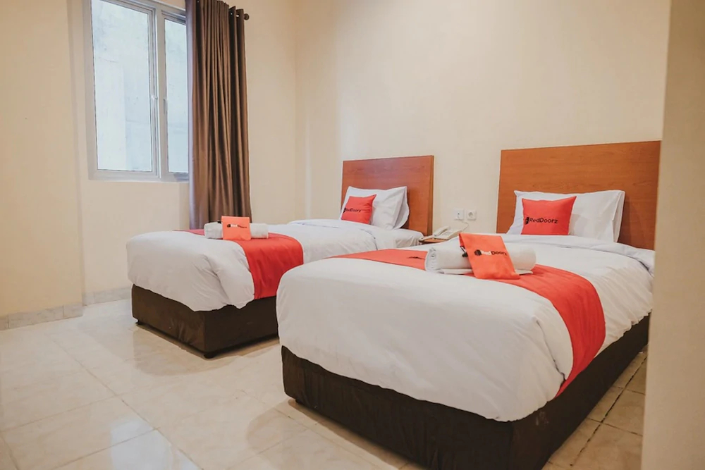 RedDoorz Plus Near Plaza Blok M