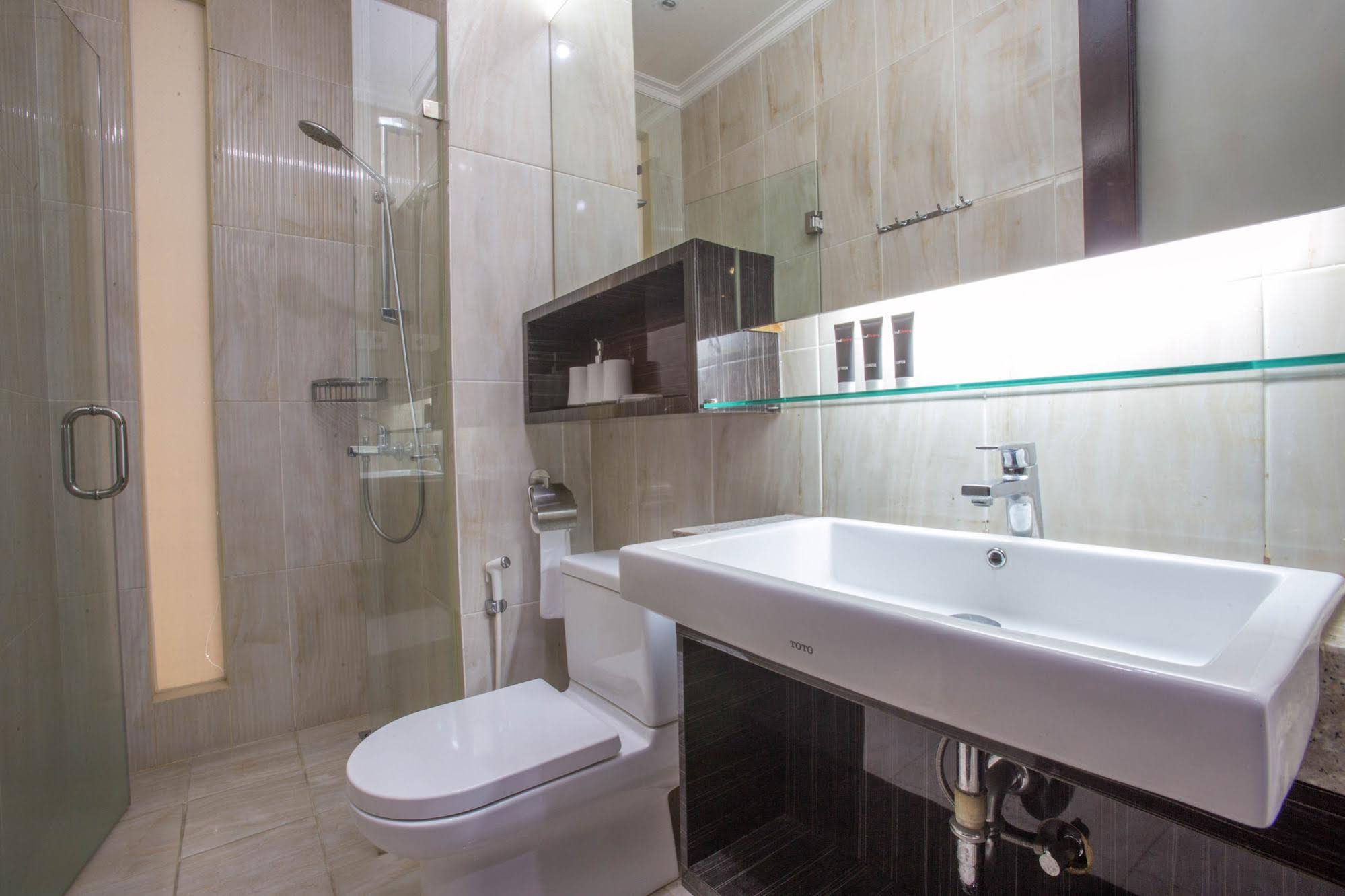 RedDoorz Plus near Pondok Indah Mall