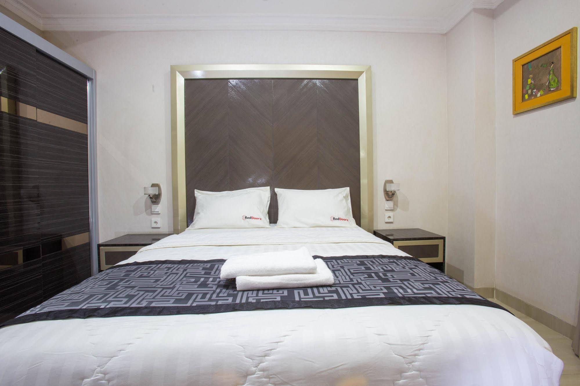 RedDoorz Plus near Pondok Indah Mall