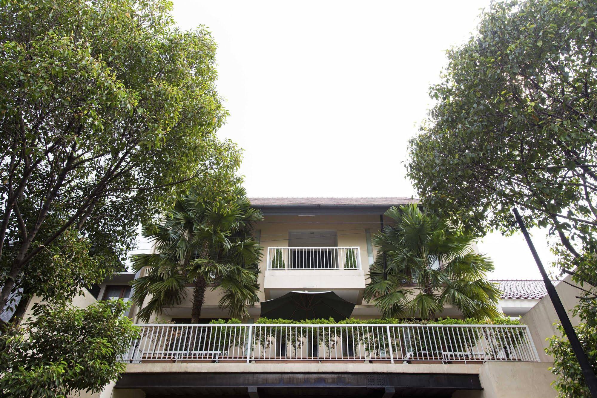 RedDoorz Plus near Pondok Indah Mall
