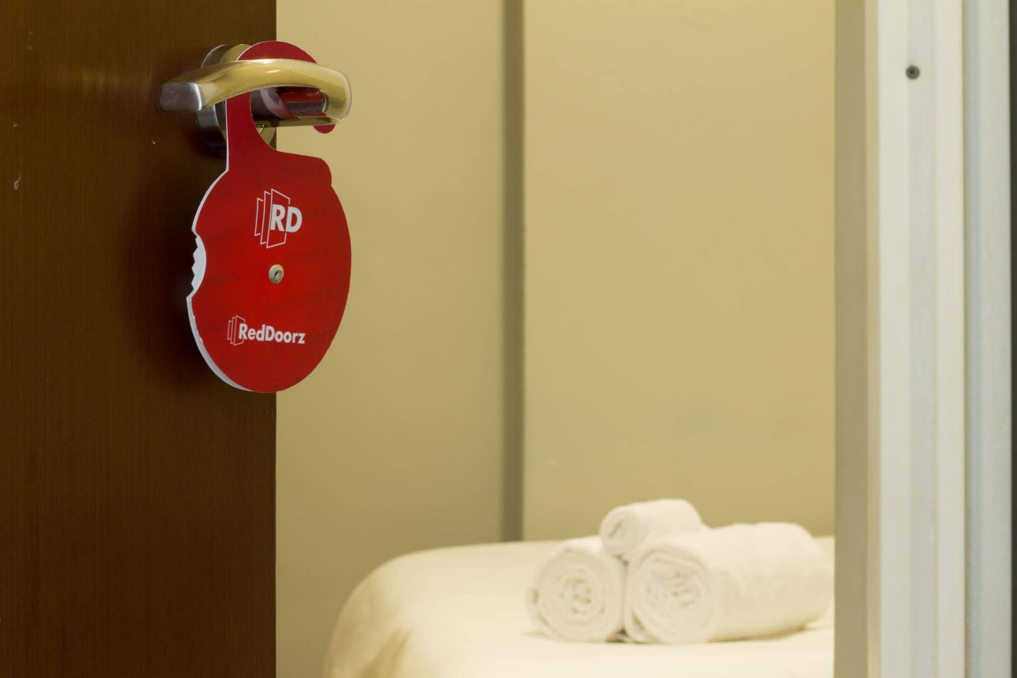 RedDoorz Plus near Pondok Indah Mall