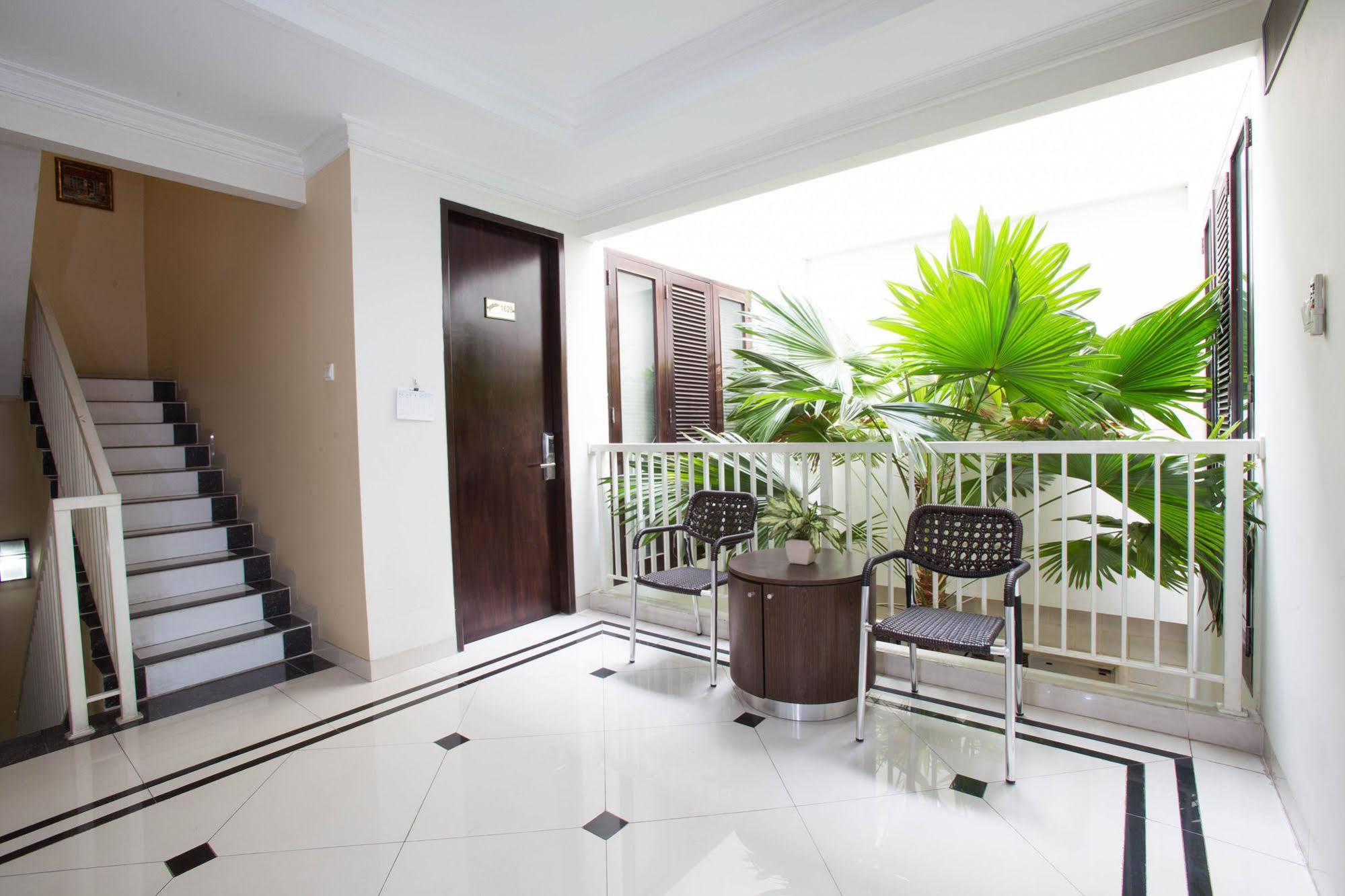 RedDoorz Plus near Pondok Indah Mall