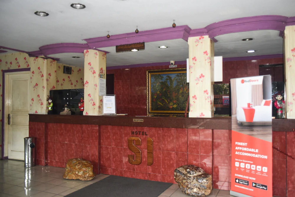 RedDoorz Plus near RSCM Jakarta