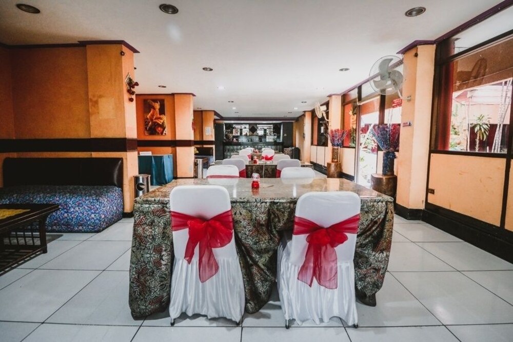 RedDoorz Plus near RSCM Jakarta