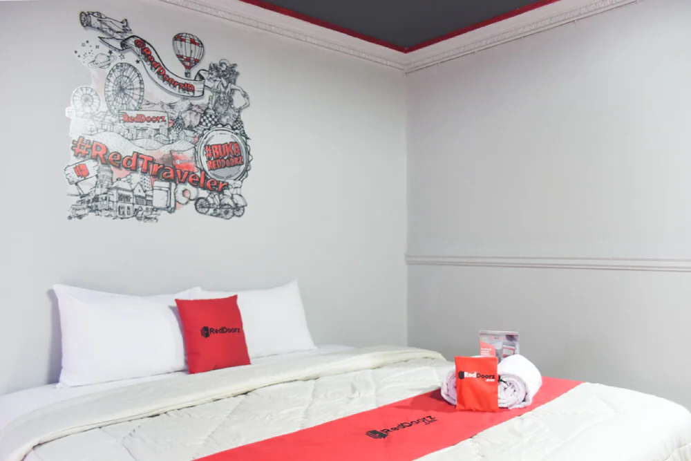 RedDoorz Plus near RSCM Jakarta