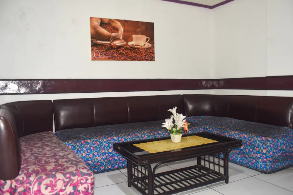 RedDoorz Plus near RSCM Jakarta