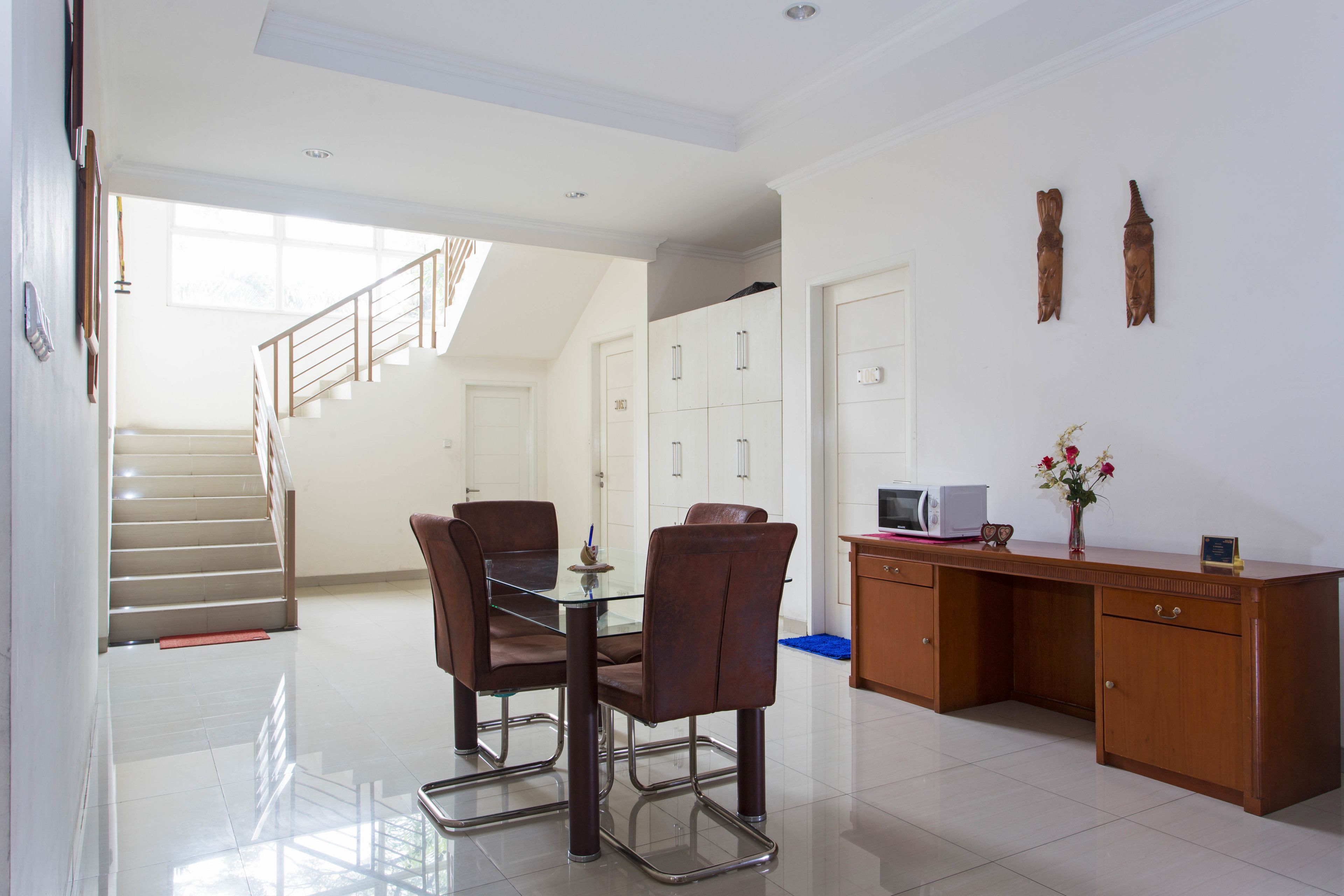 RedDoorz Plus near Siloam Karawaci