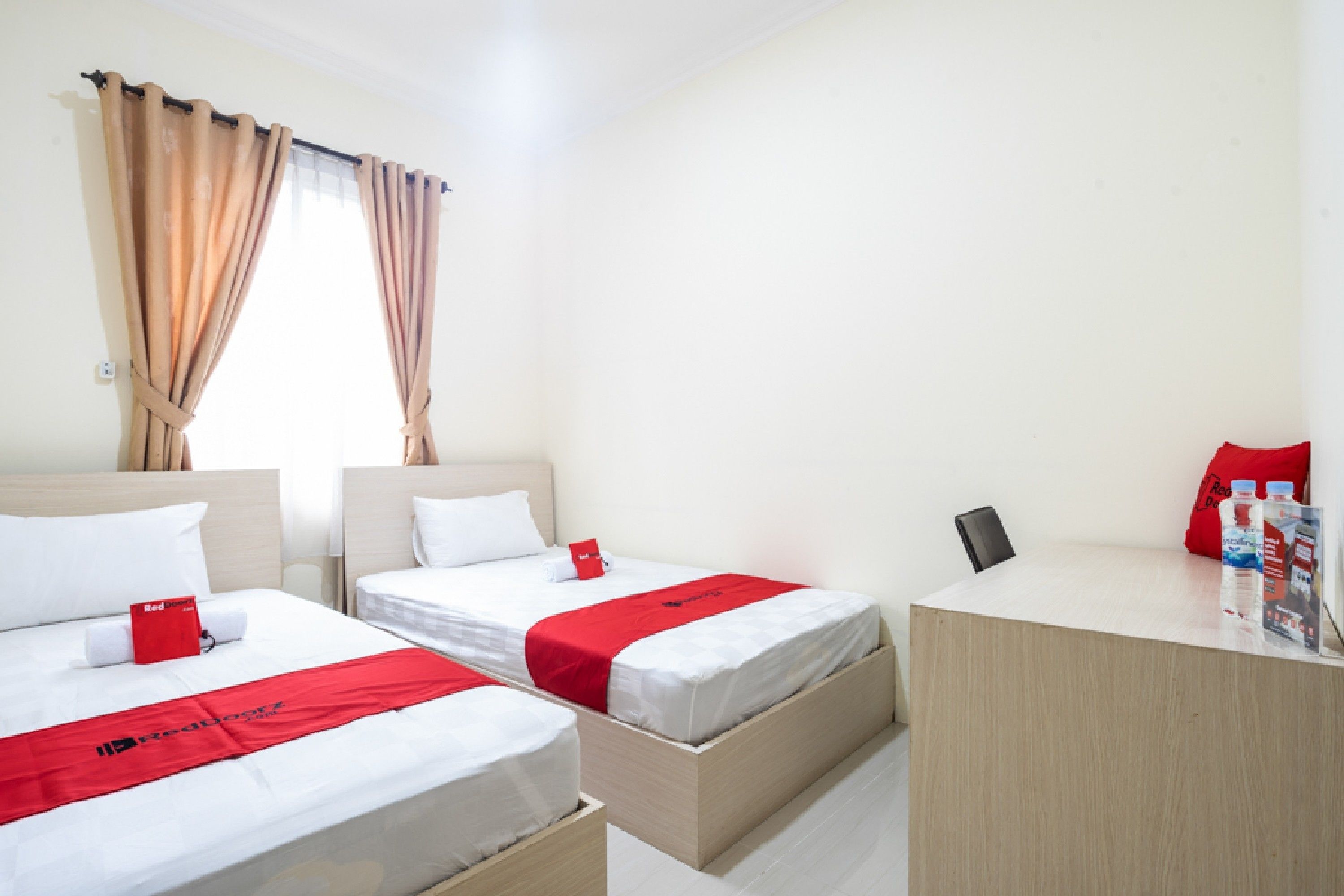RedDoorz Plus near Siloam Karawaci
