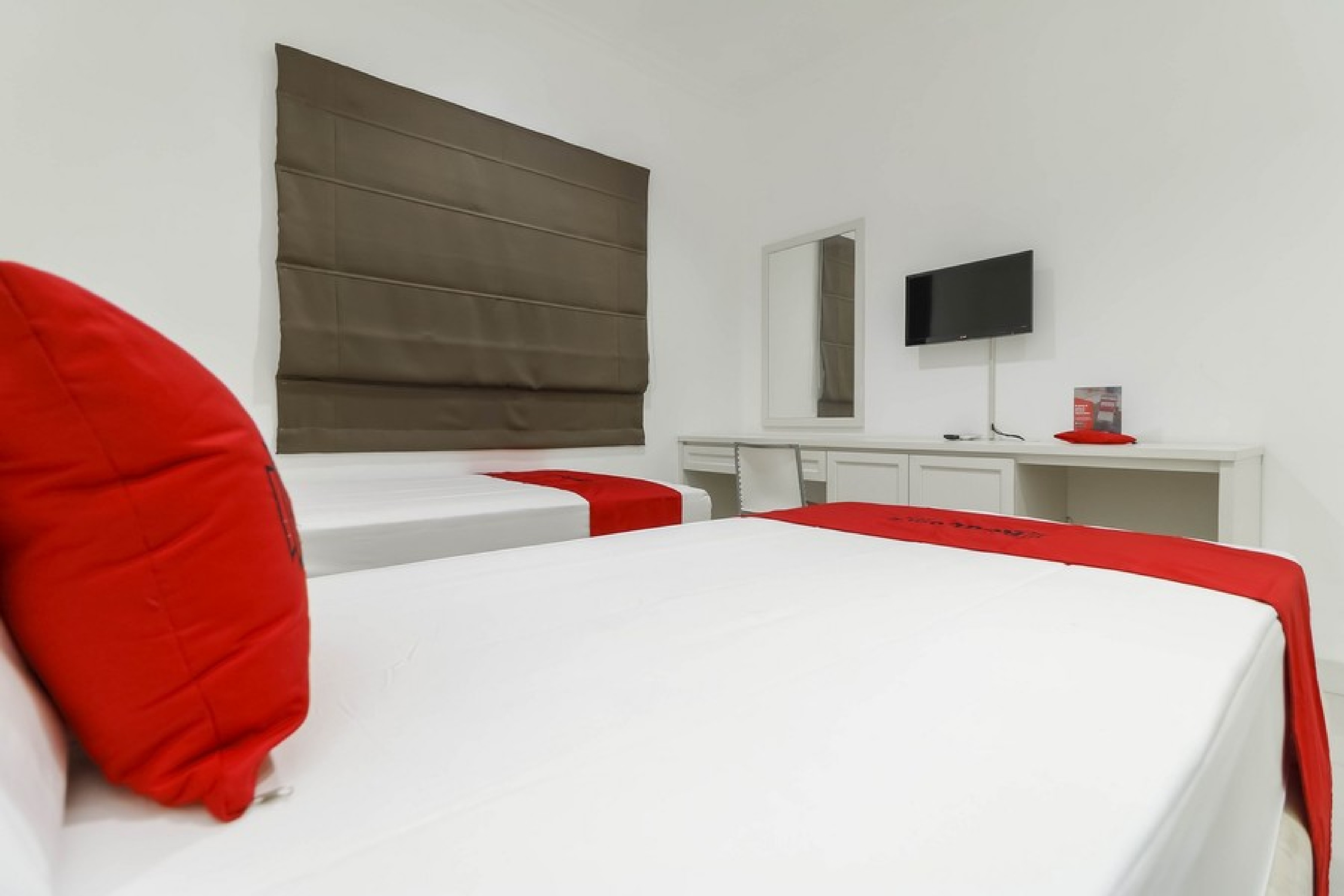 RedDoorz Plus @ Setiabudi Barat