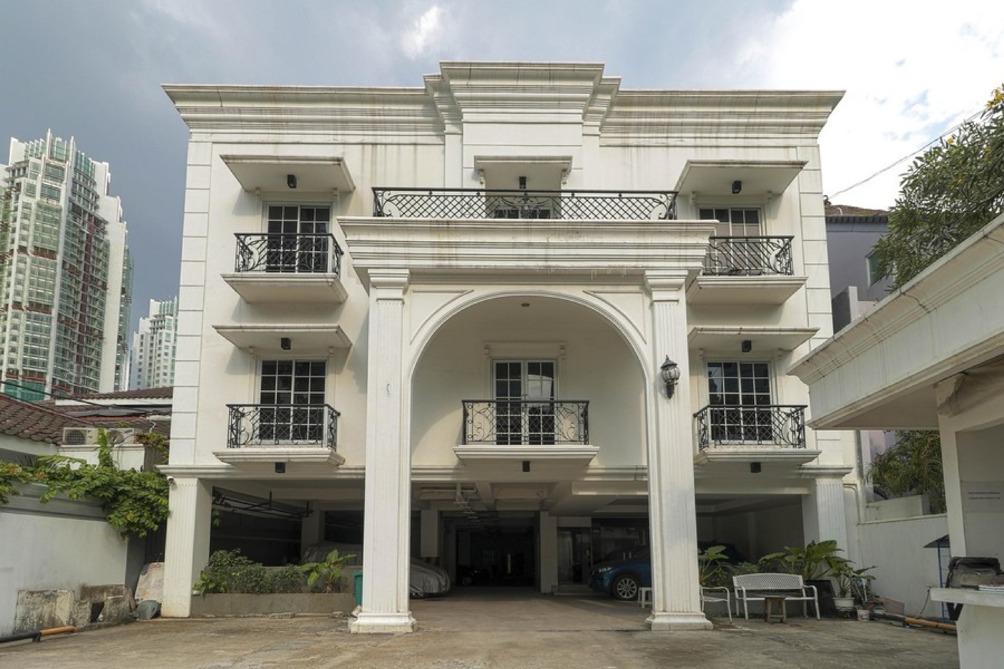 RedDoorz Plus @ Setiabudi Barat