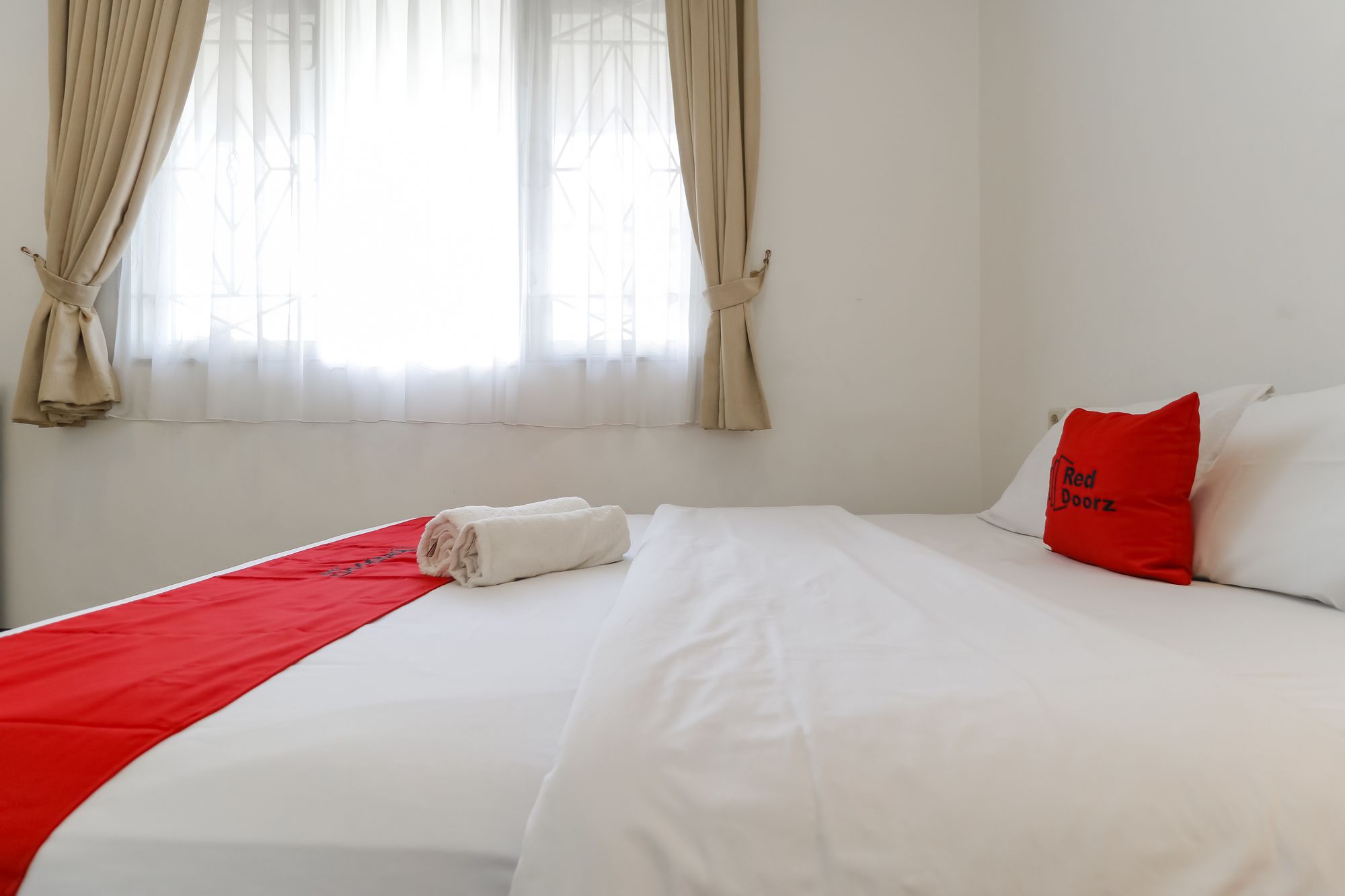 RedDoorz Plus @ Tendean