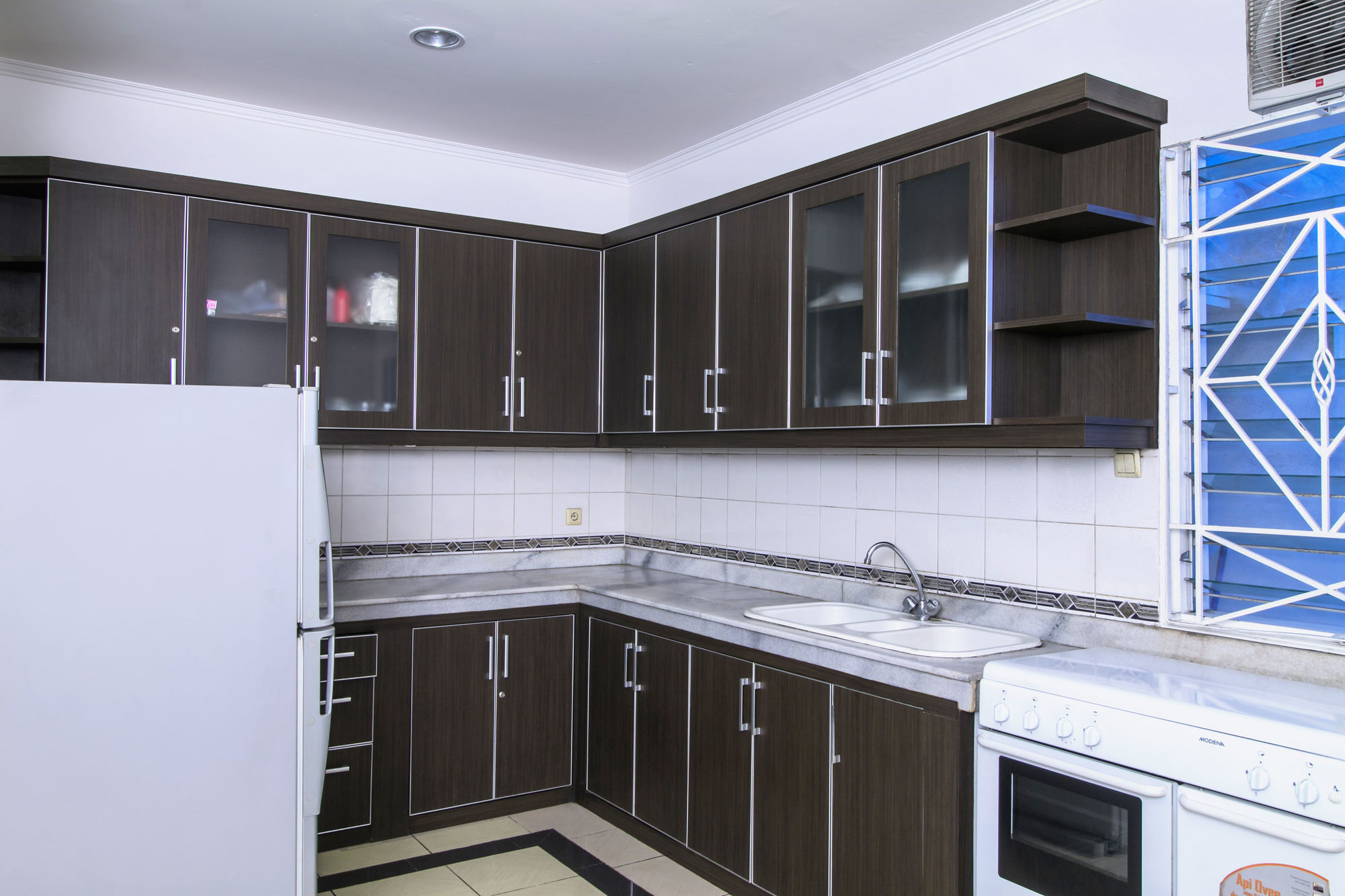 RedDoorz Plus @ Tendean