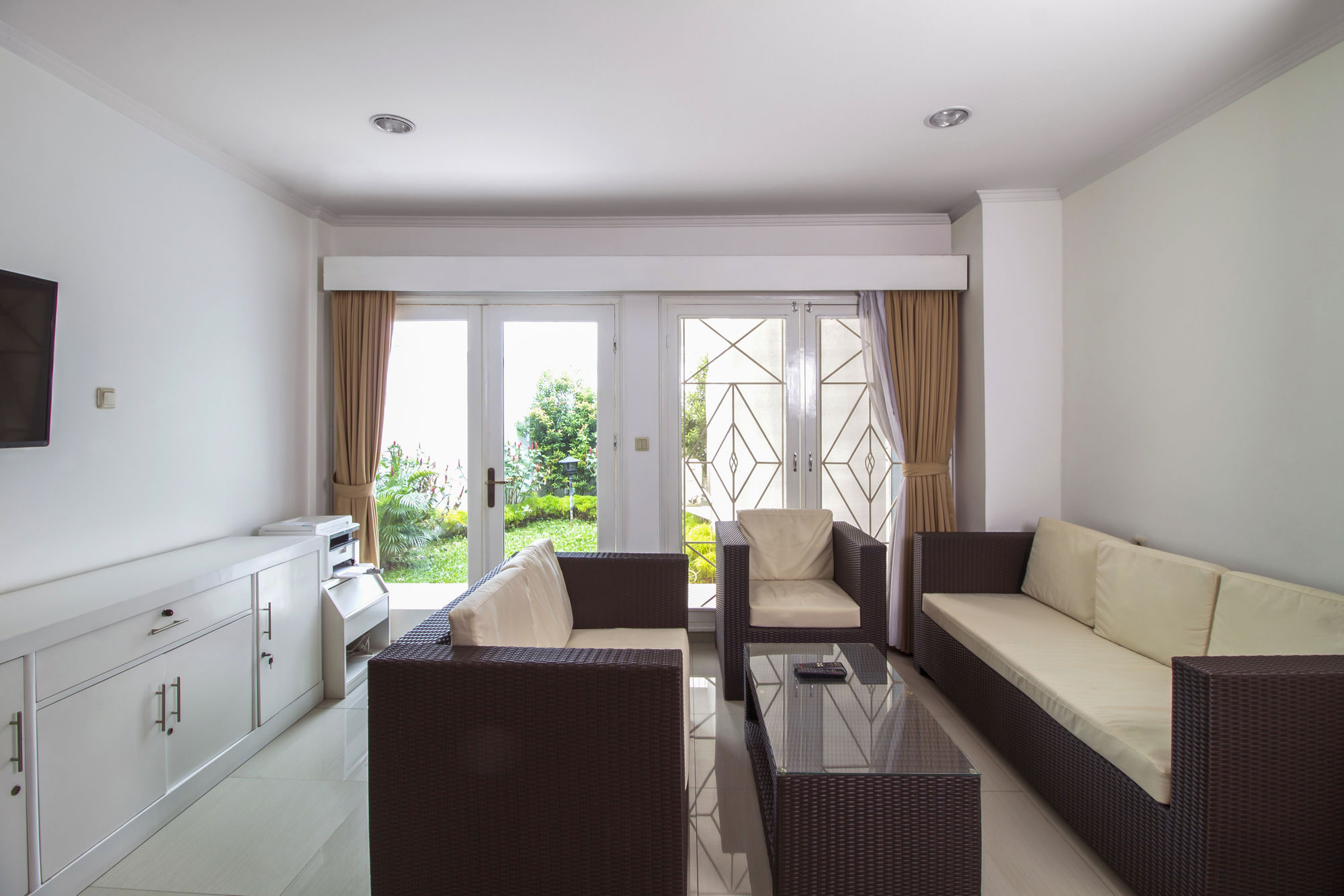 RedDoorz Plus @ Tendean