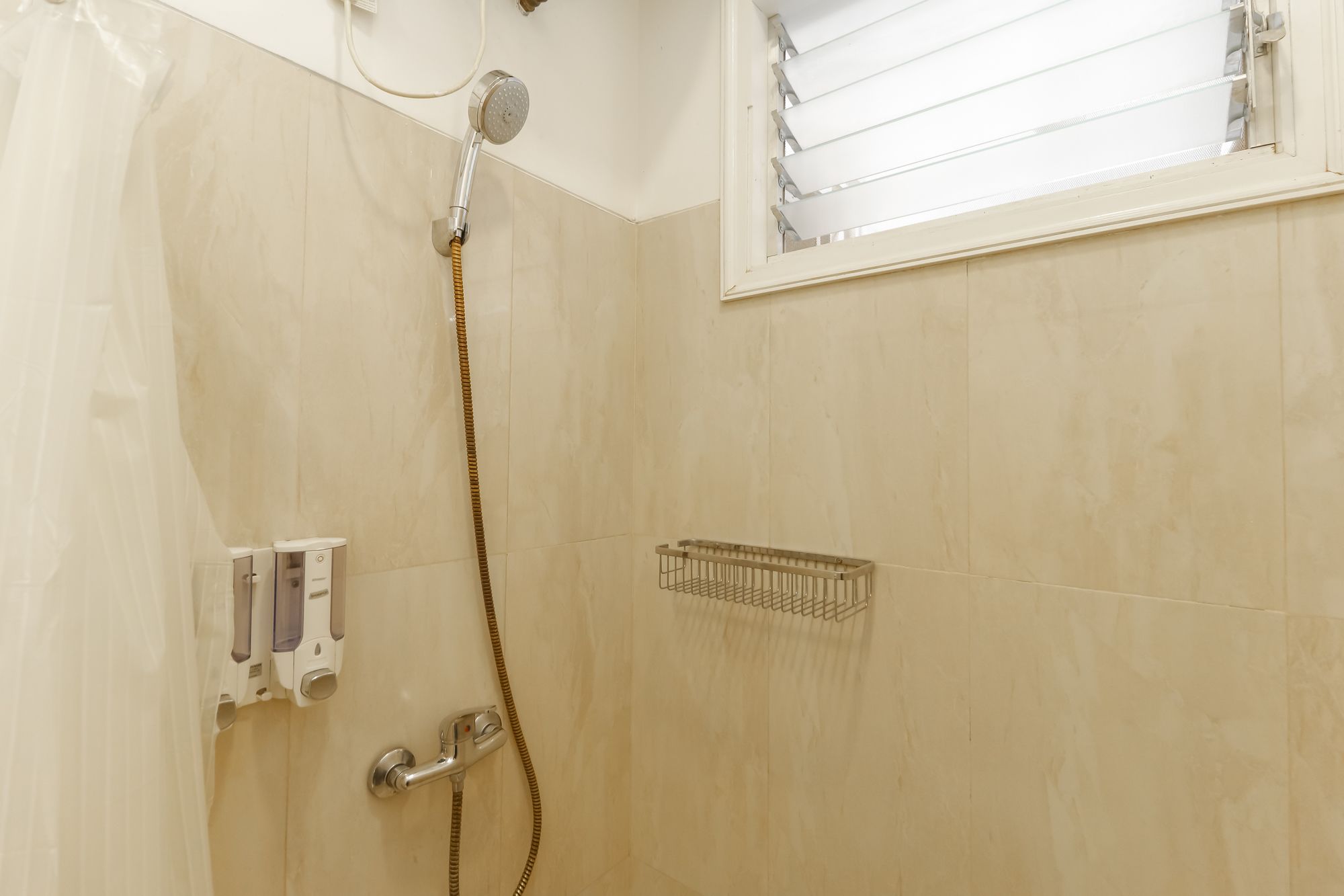 RedDoorz Plus @ Tendean