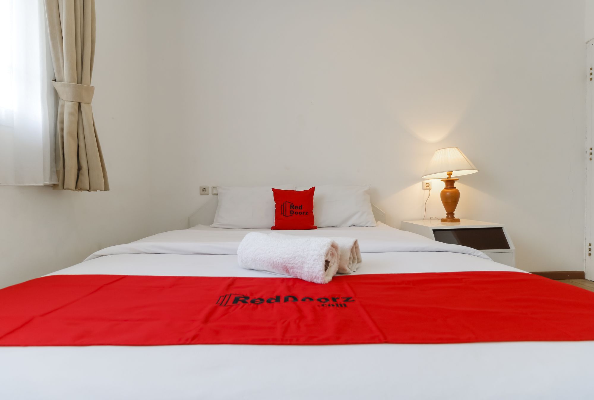 RedDoorz Plus @ Tendean