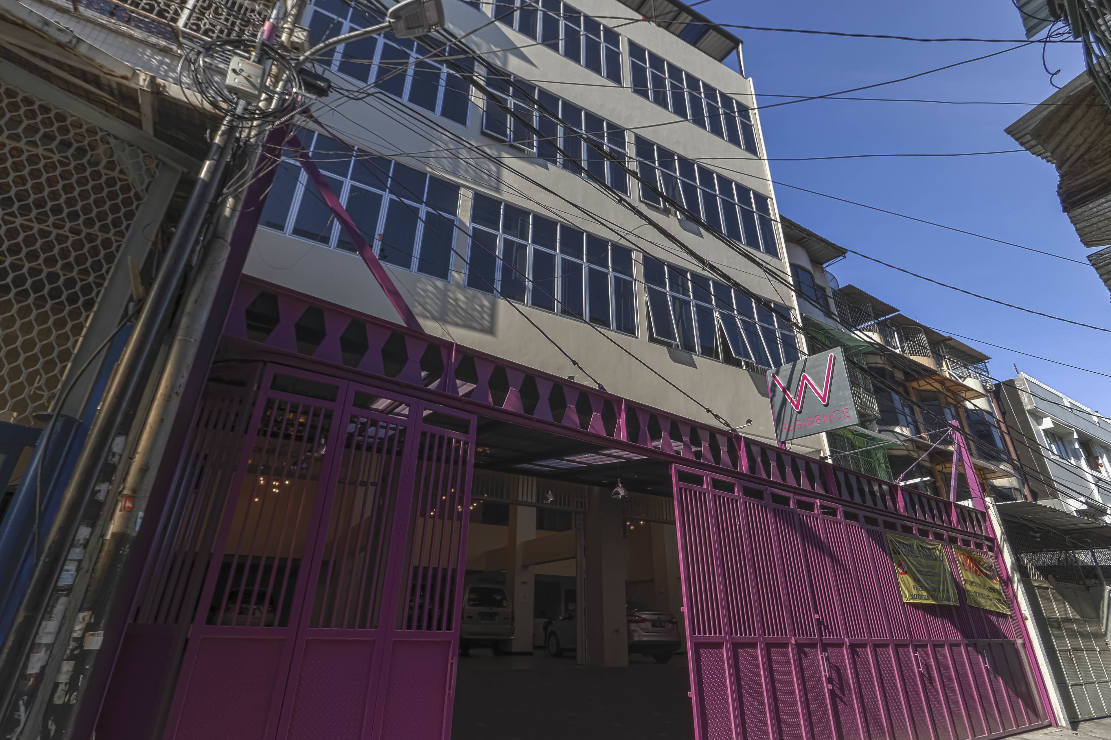 Reddoorz Plus W Guesthouse