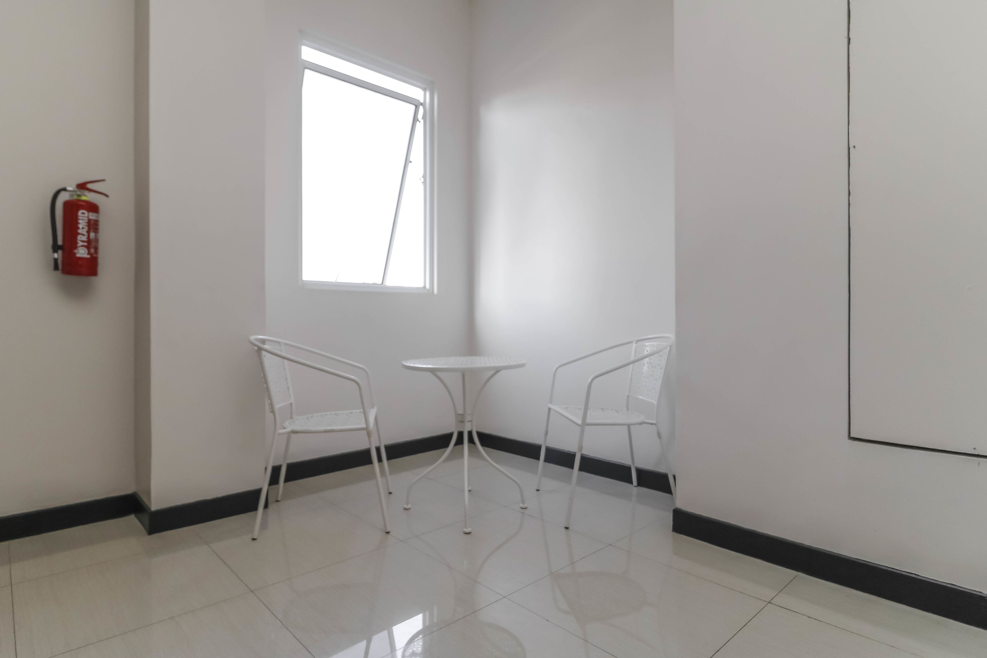 Reddoorz Plus W Guesthouse