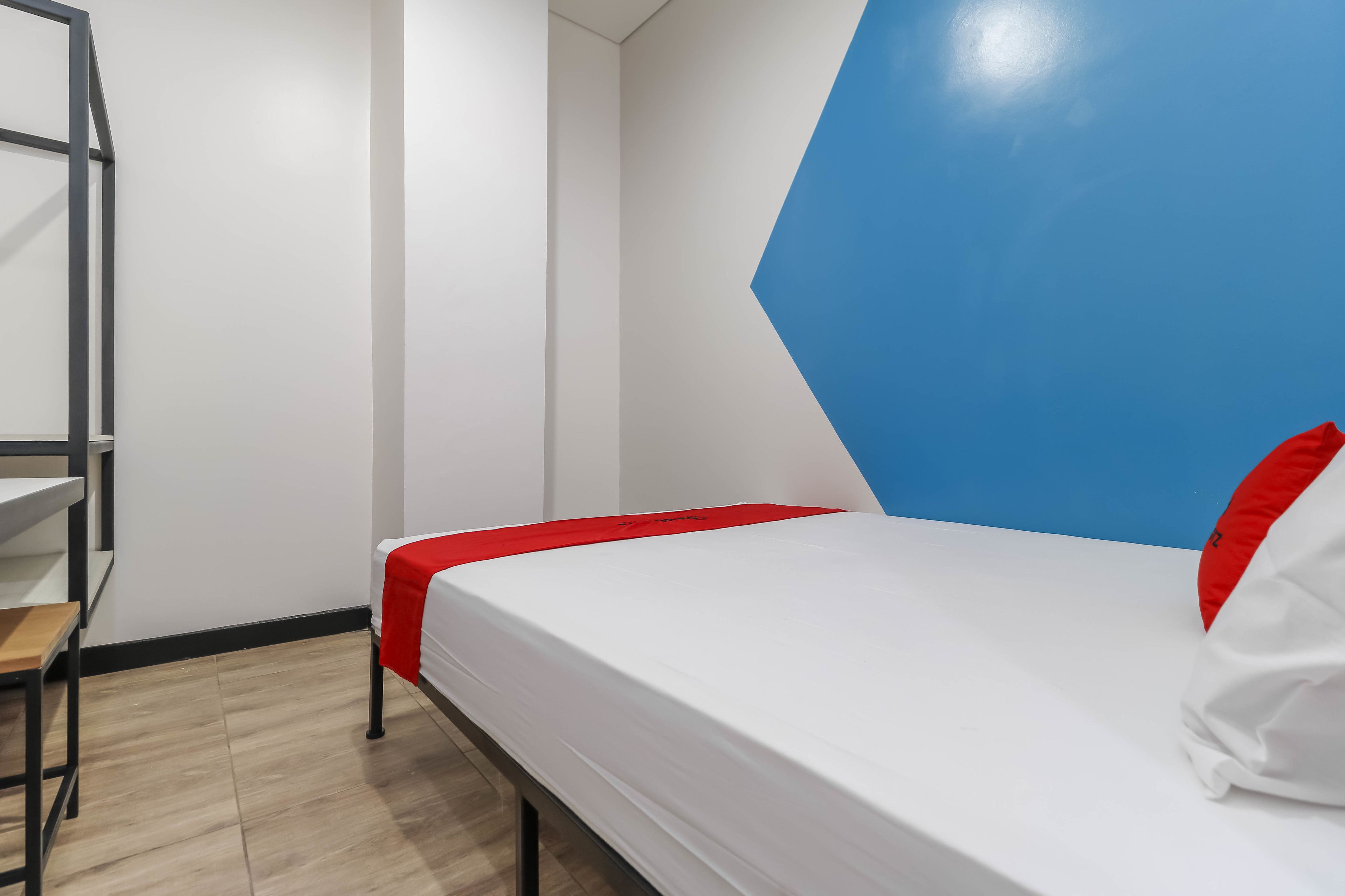 Reddoorz Plus W Guesthouse