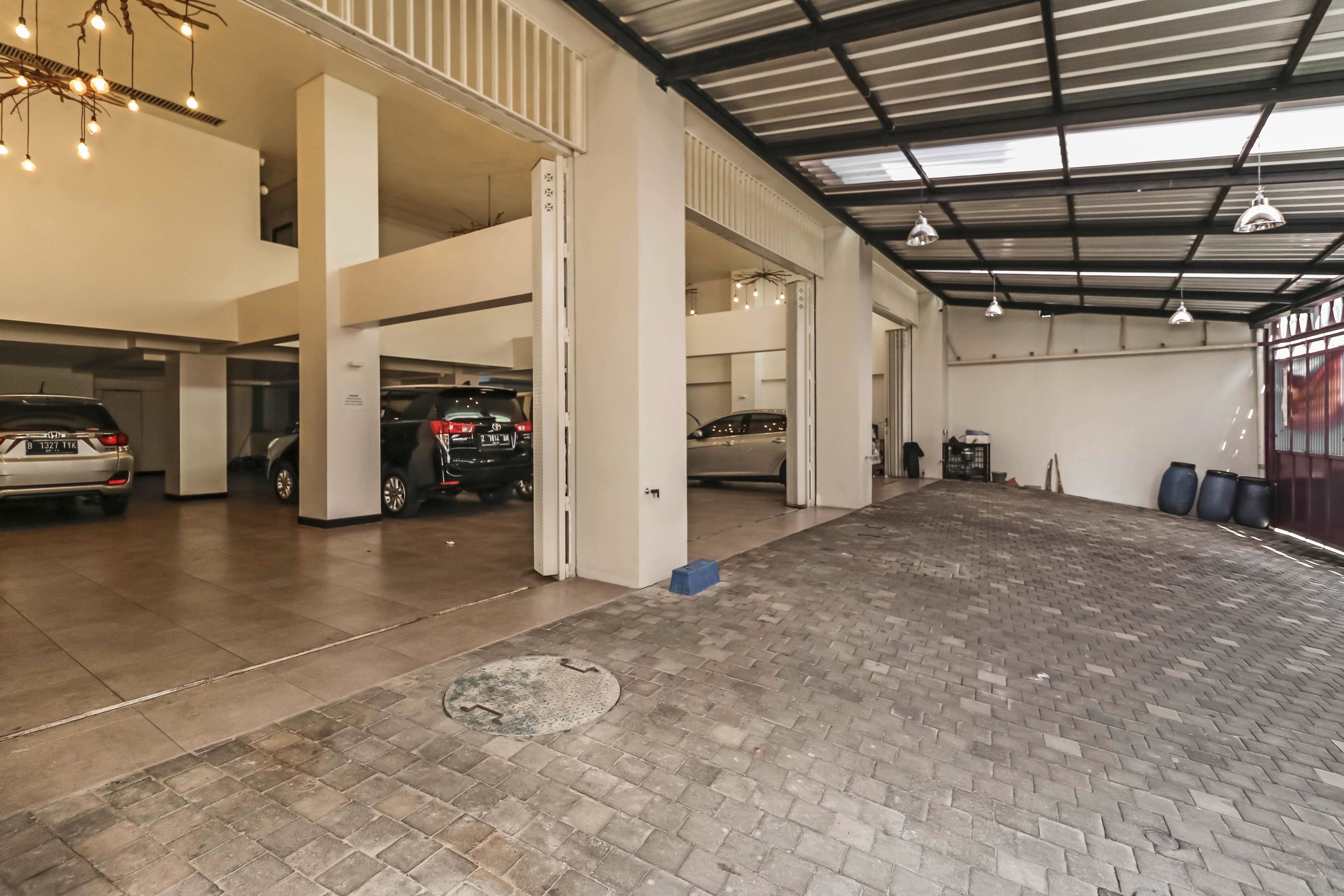 Reddoorz Plus W Guesthouse