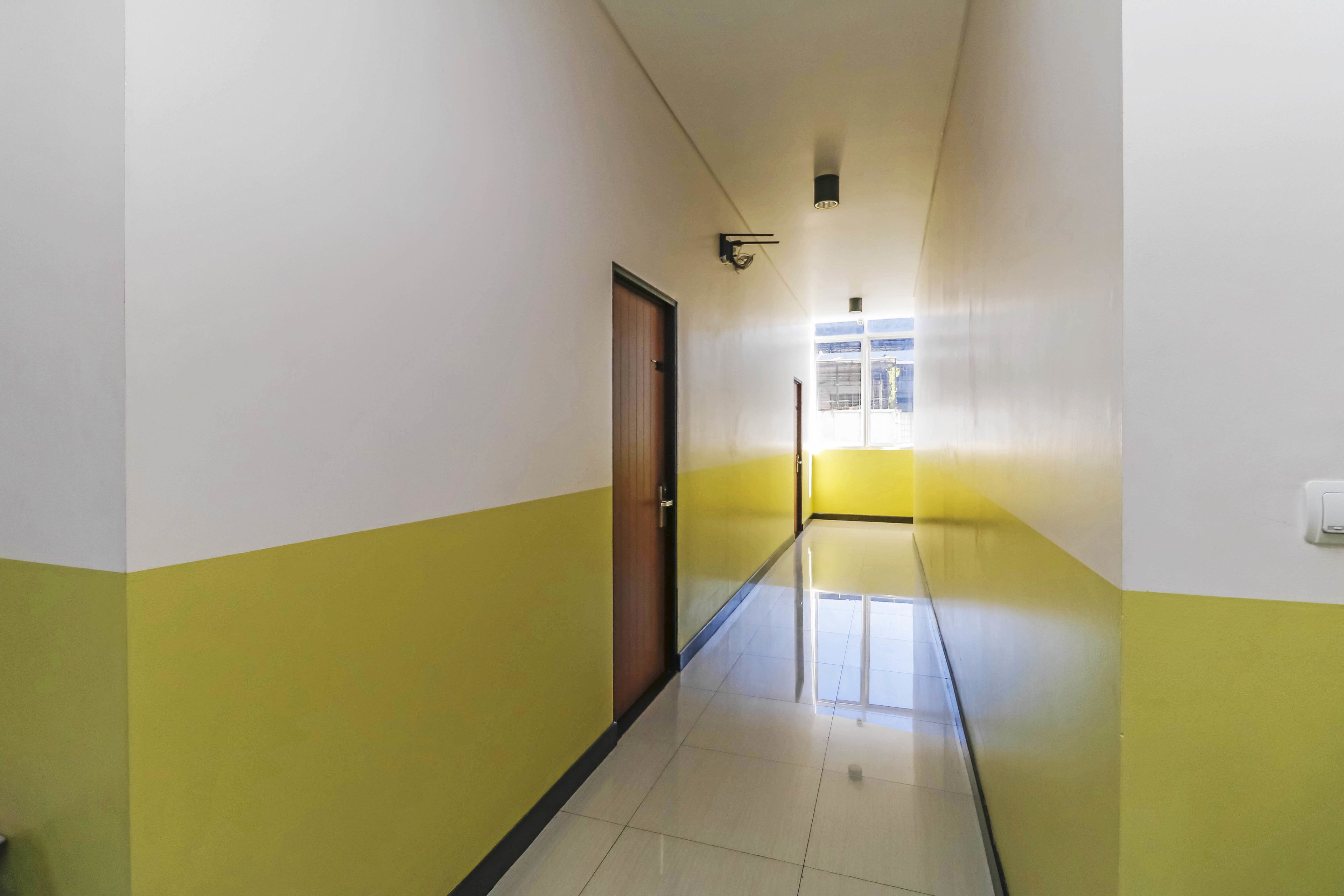 Reddoorz Plus W Guesthouse