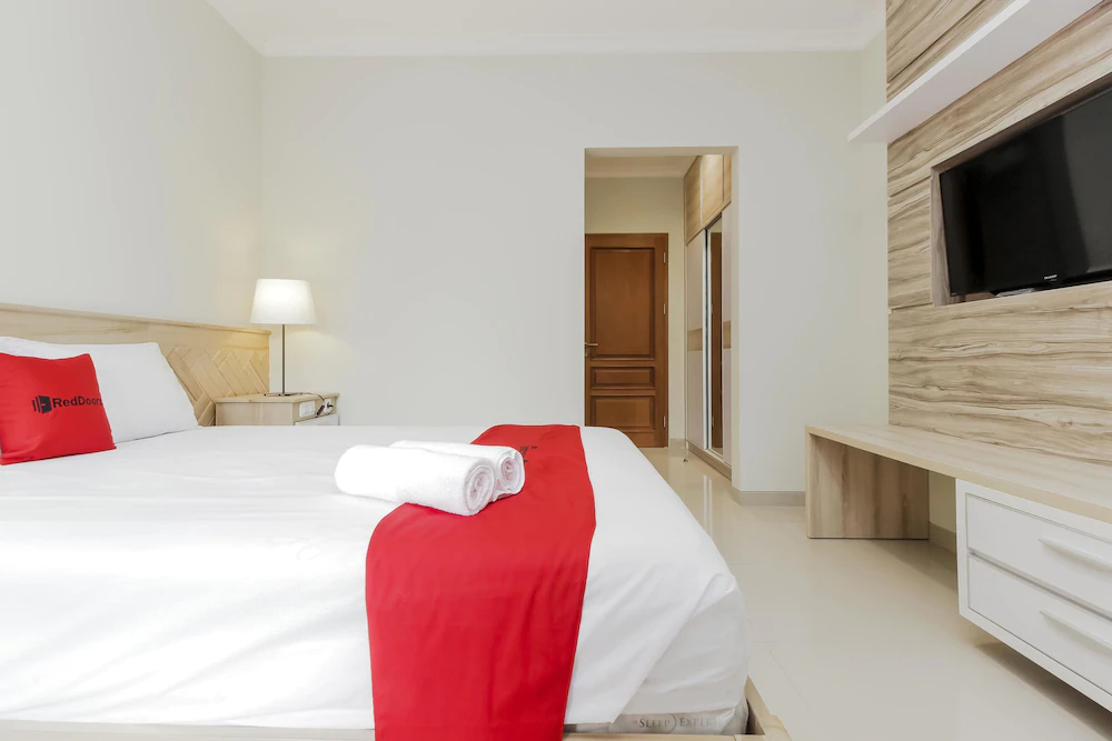 RedDoorz Premium Near Ragunan Zoo 2