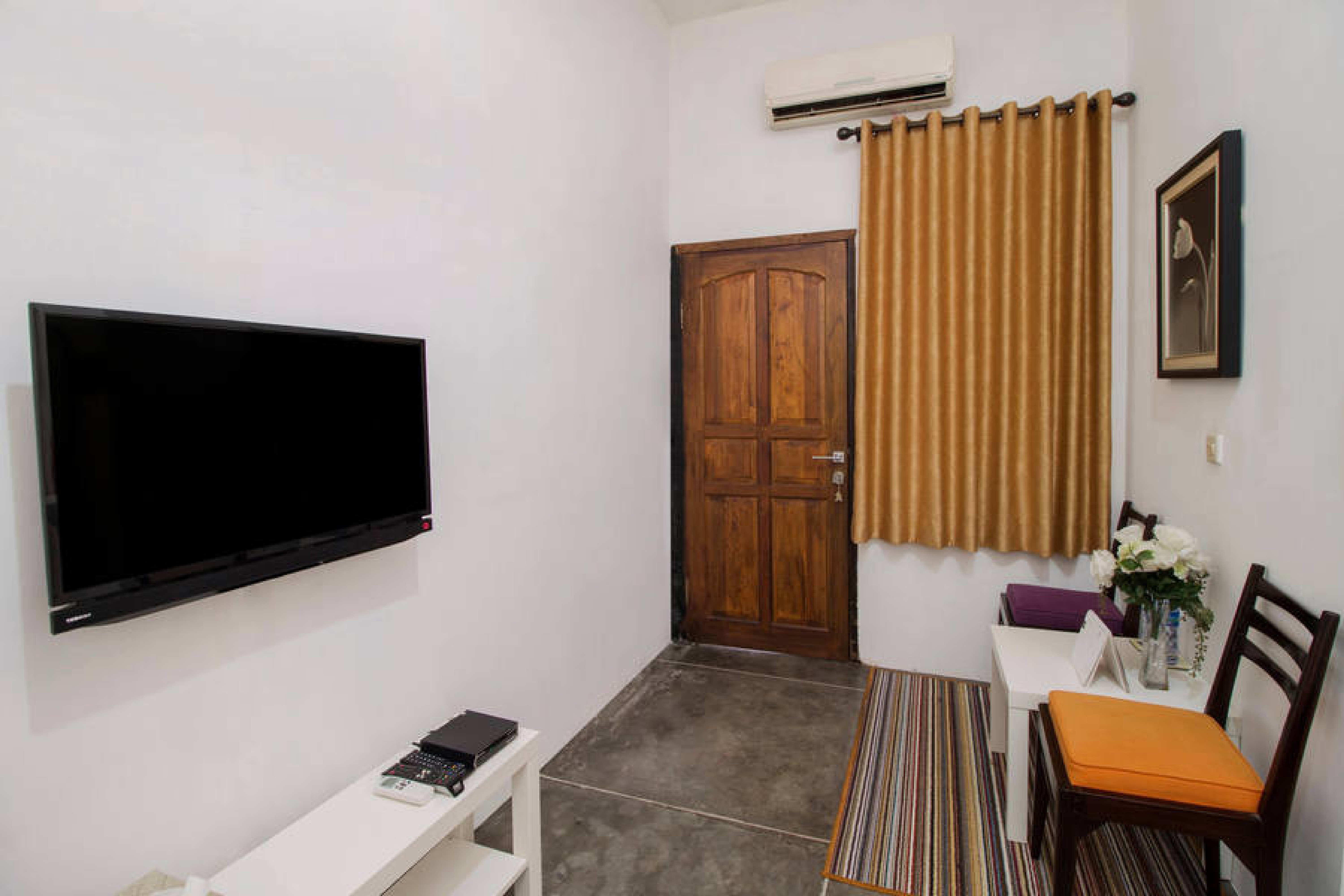 Radio Dalam by RedDoorz