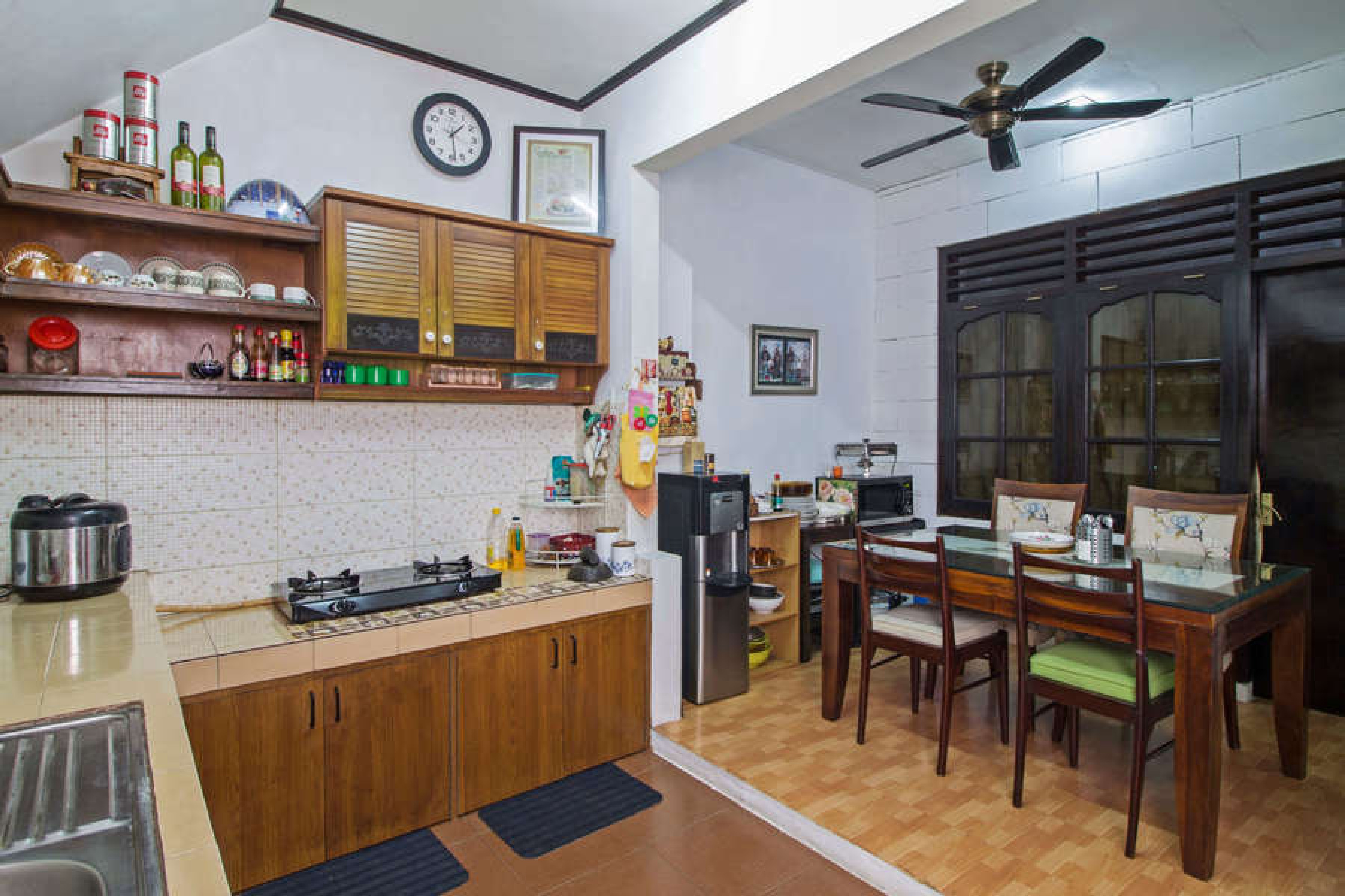 Radio Dalam by RedDoorz