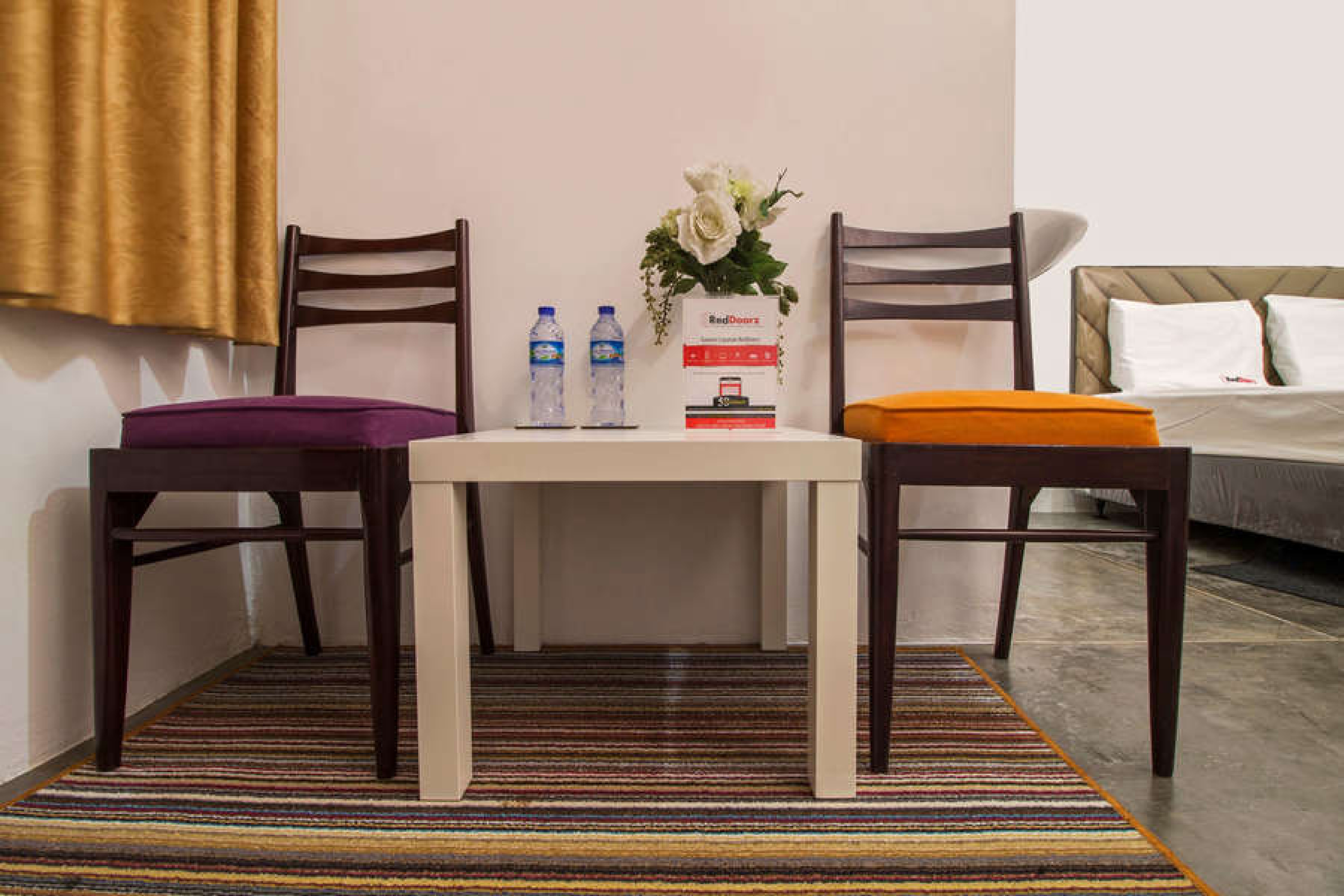 Radio Dalam by RedDoorz