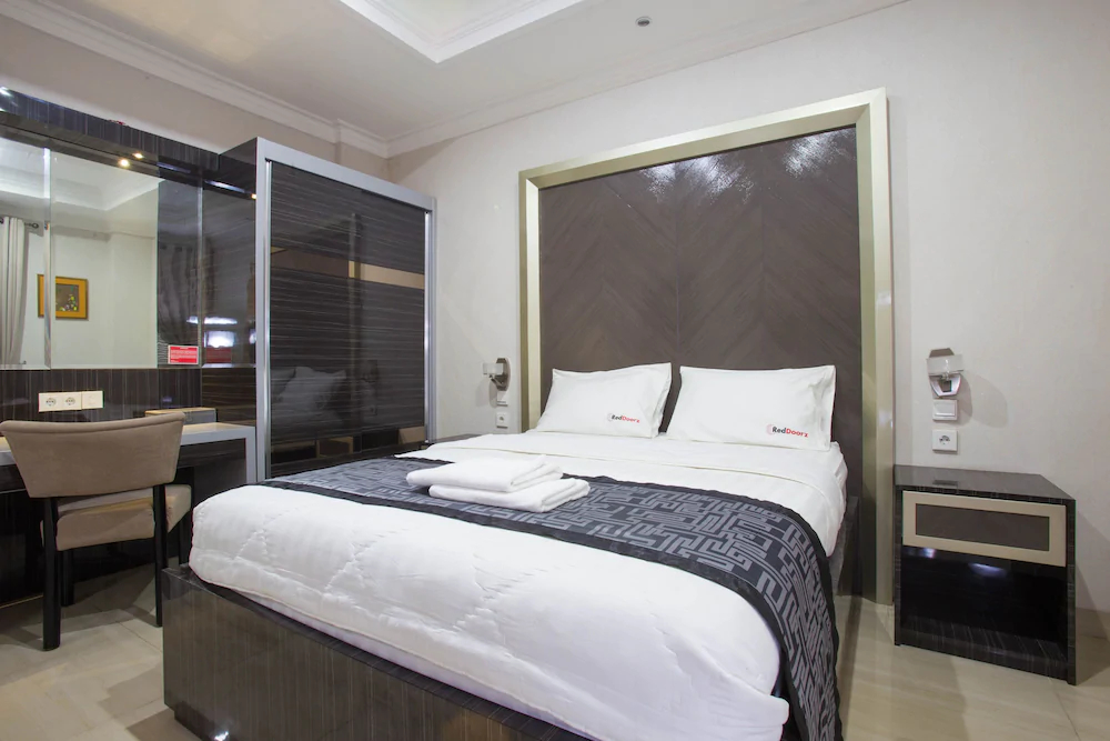 RedDoorz Syariah Near Pondok Indah Mall 3