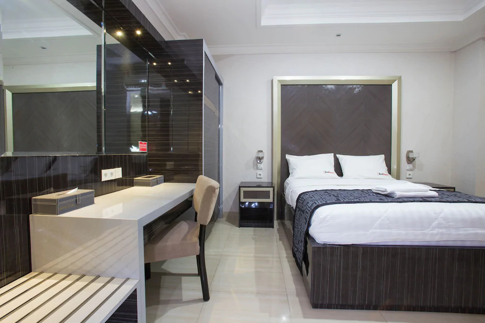RedDoorz Syariah Near Pondok Indah Mall 3