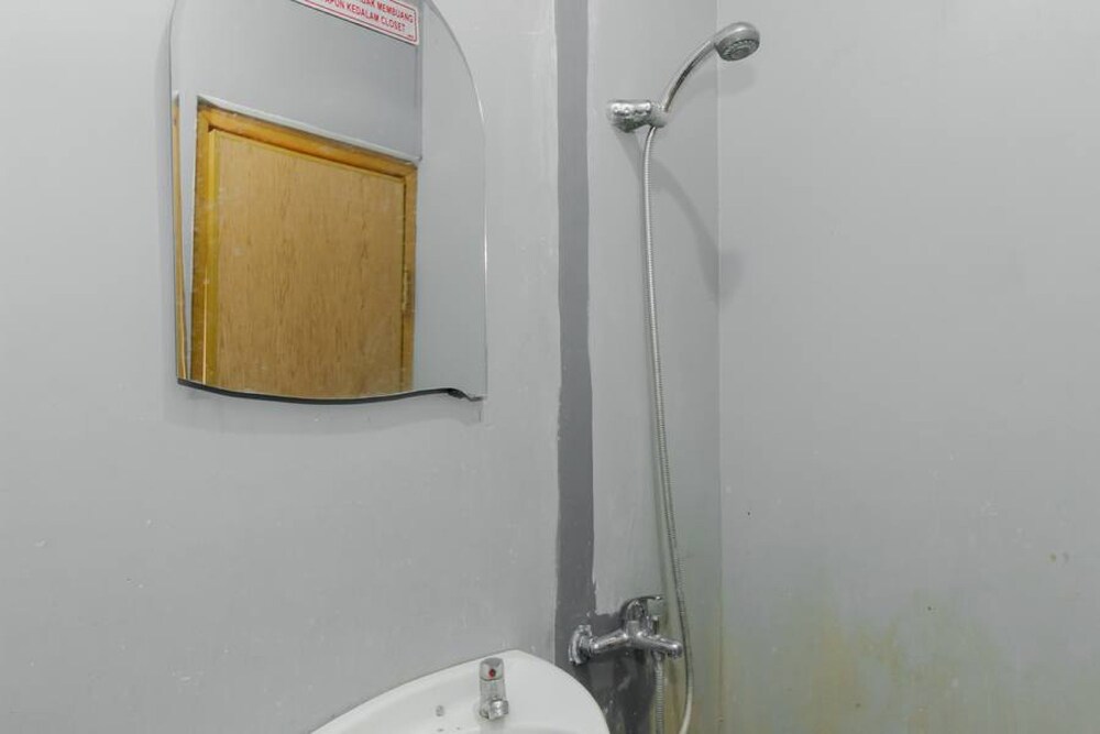 RedDoorz @ Taman Bendungan Asahan