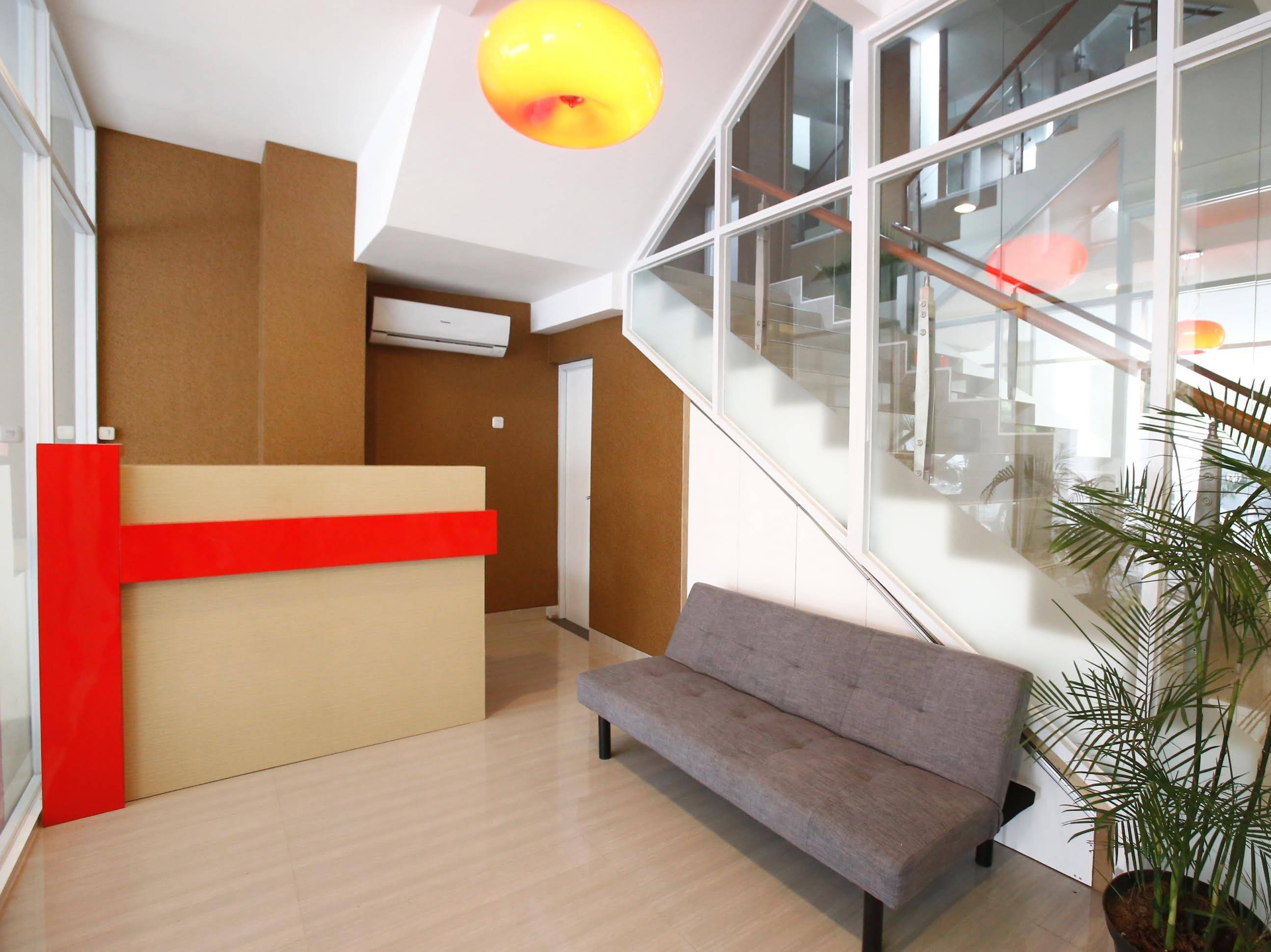 RedDoorz @ Taman Lebak Bulus