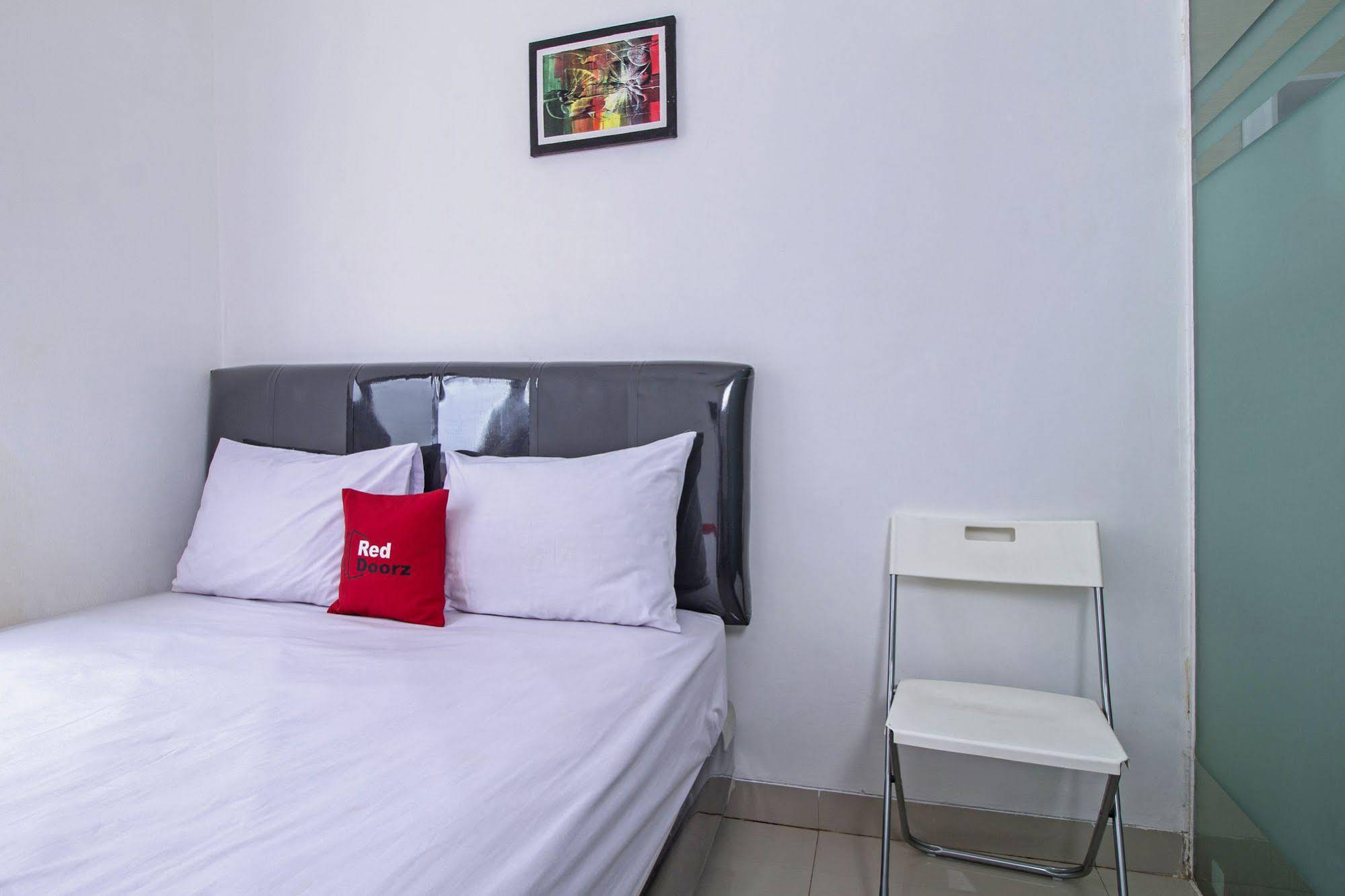 RedDoorz @ Taman Lebak Bulus