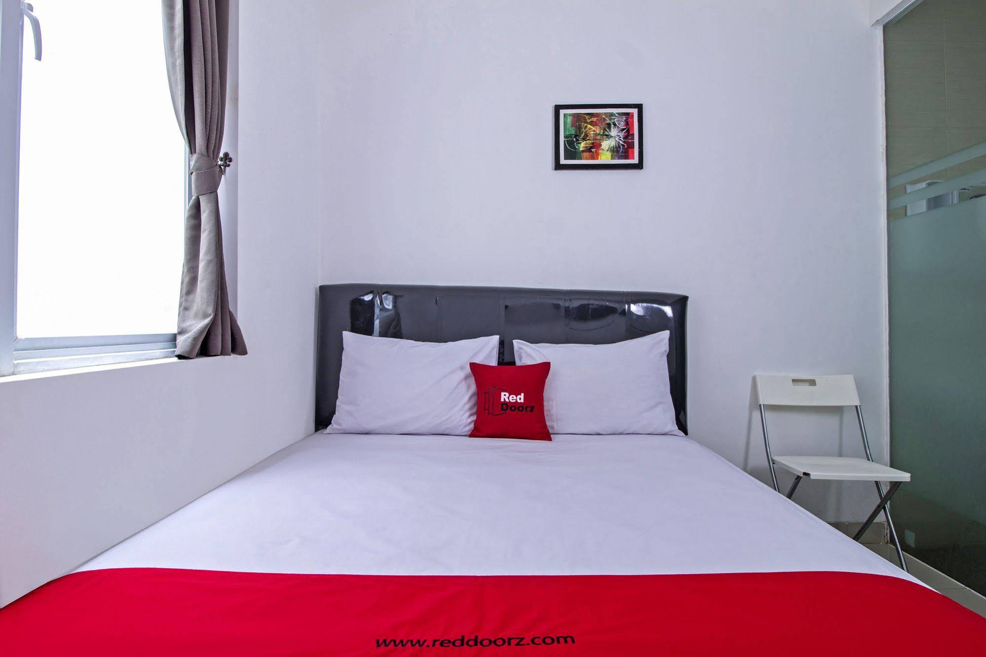 RedDoorz @ Taman Lebak Bulus