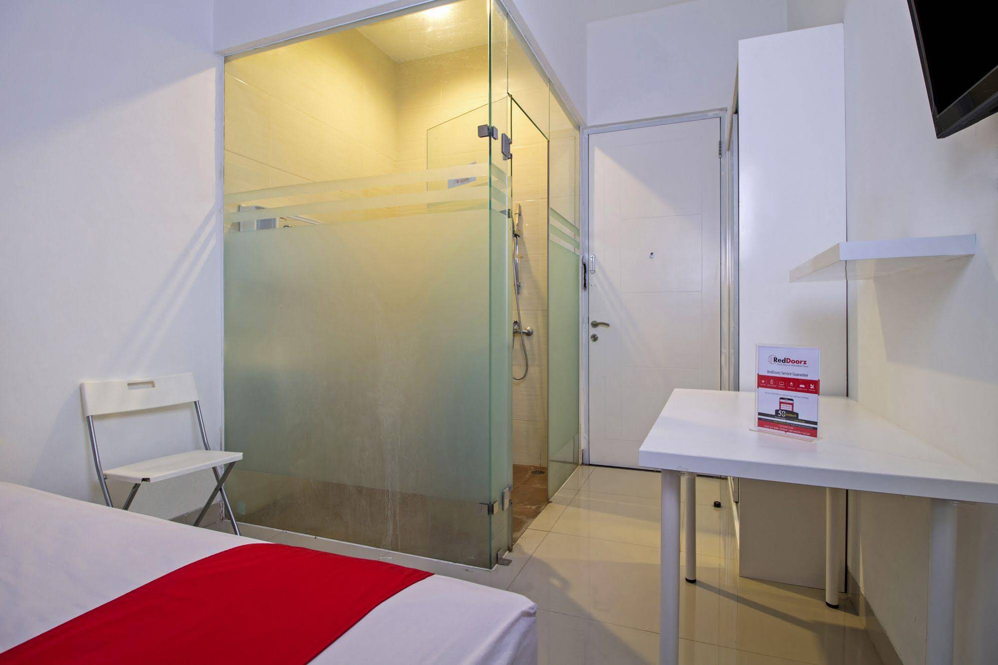 RedDoorz @ Taman Lebak Bulus