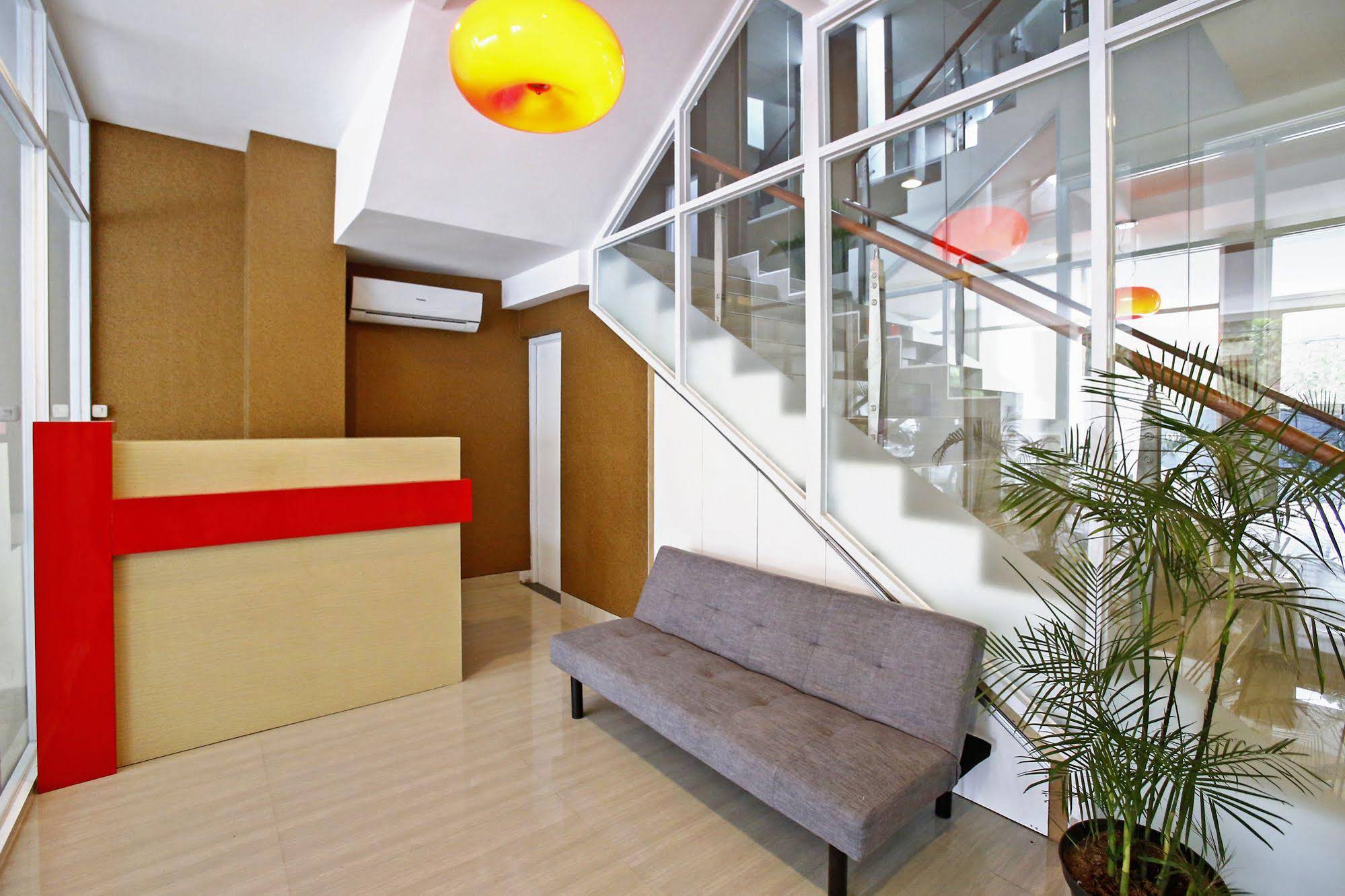 RedDoorz @ Taman Lebak Bulus